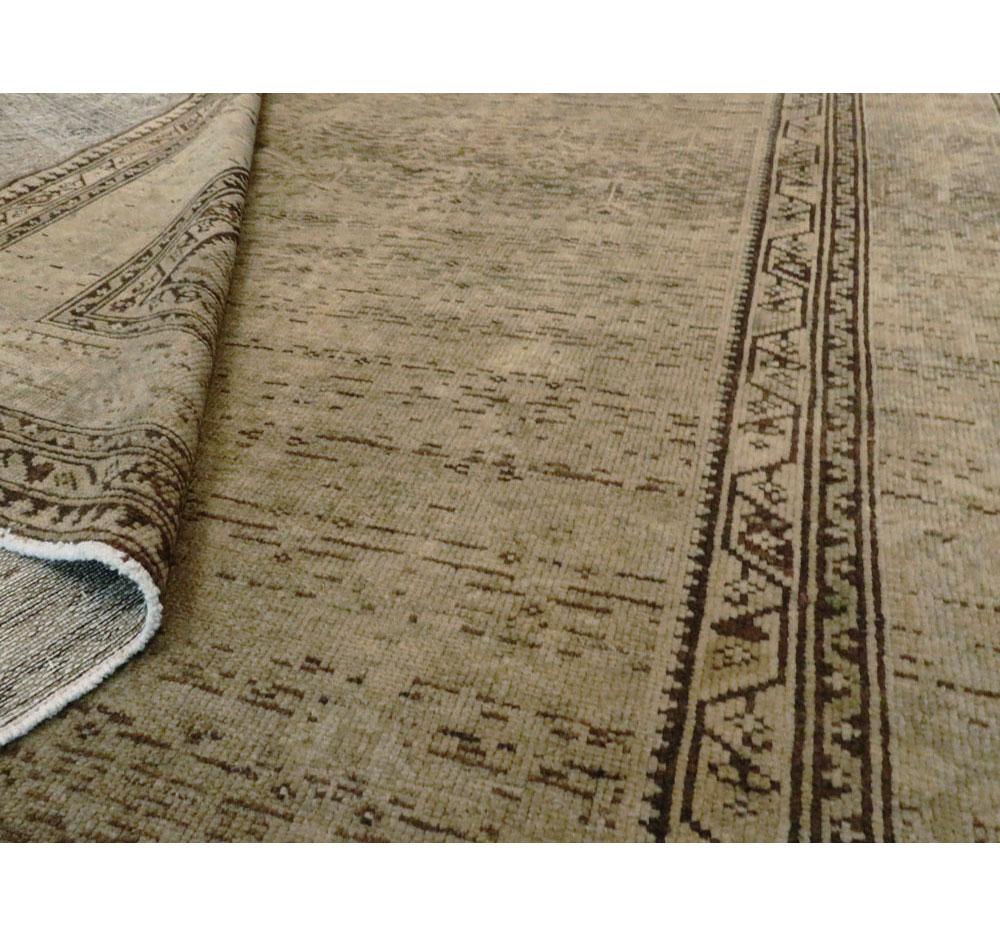 Tapis d'accent rustique Persan Malayer du milieu du 20e siècle:: fait à la main:: de petite taille pour une pièce en vente 1