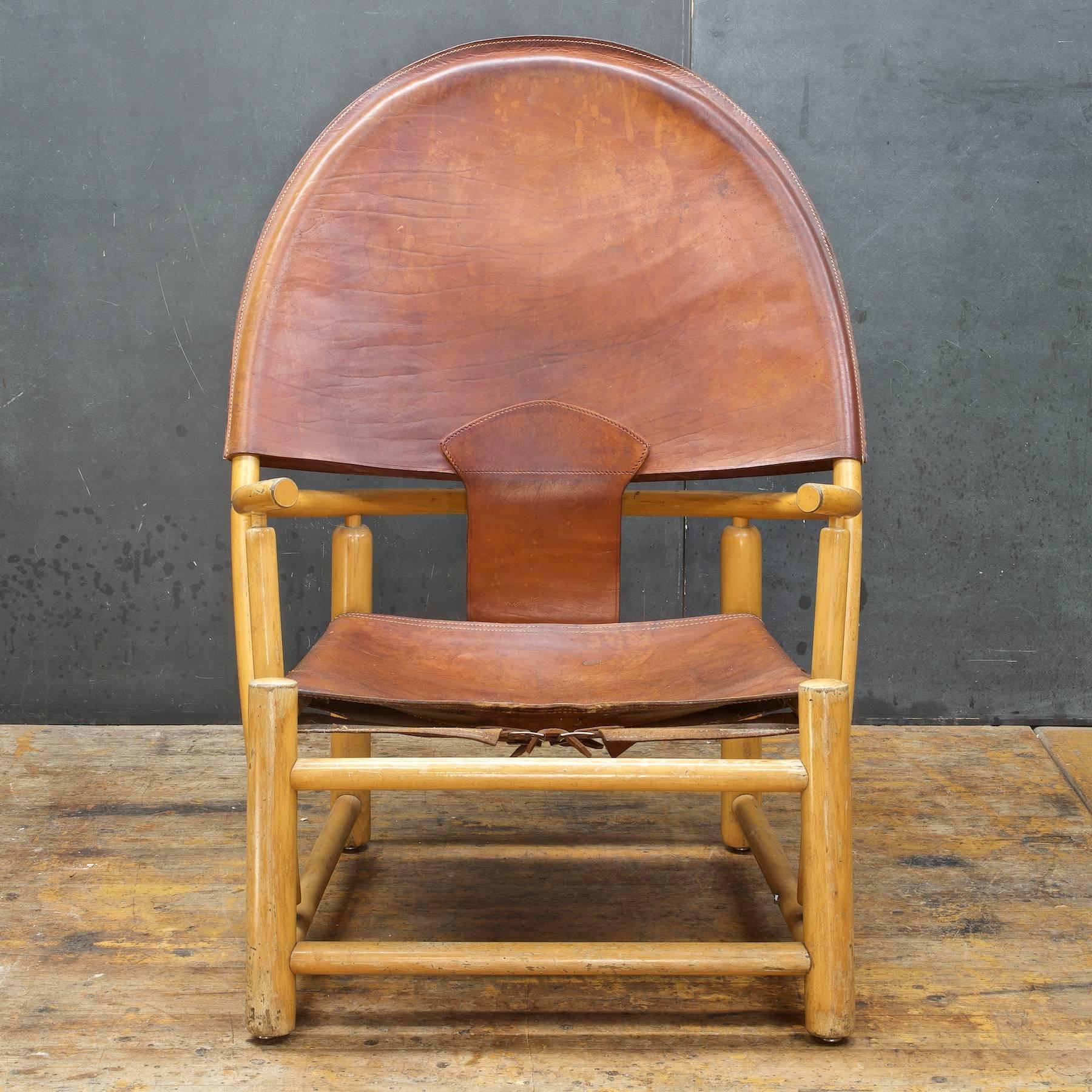 Rare design by lesser known architects; Werther Toffoloni and Piero Palange (not Borge Mogensen.) This hoop lounge chair is strong, sturdy and usable. The original leather sling is in very good condition. It is showing its age, was well used and