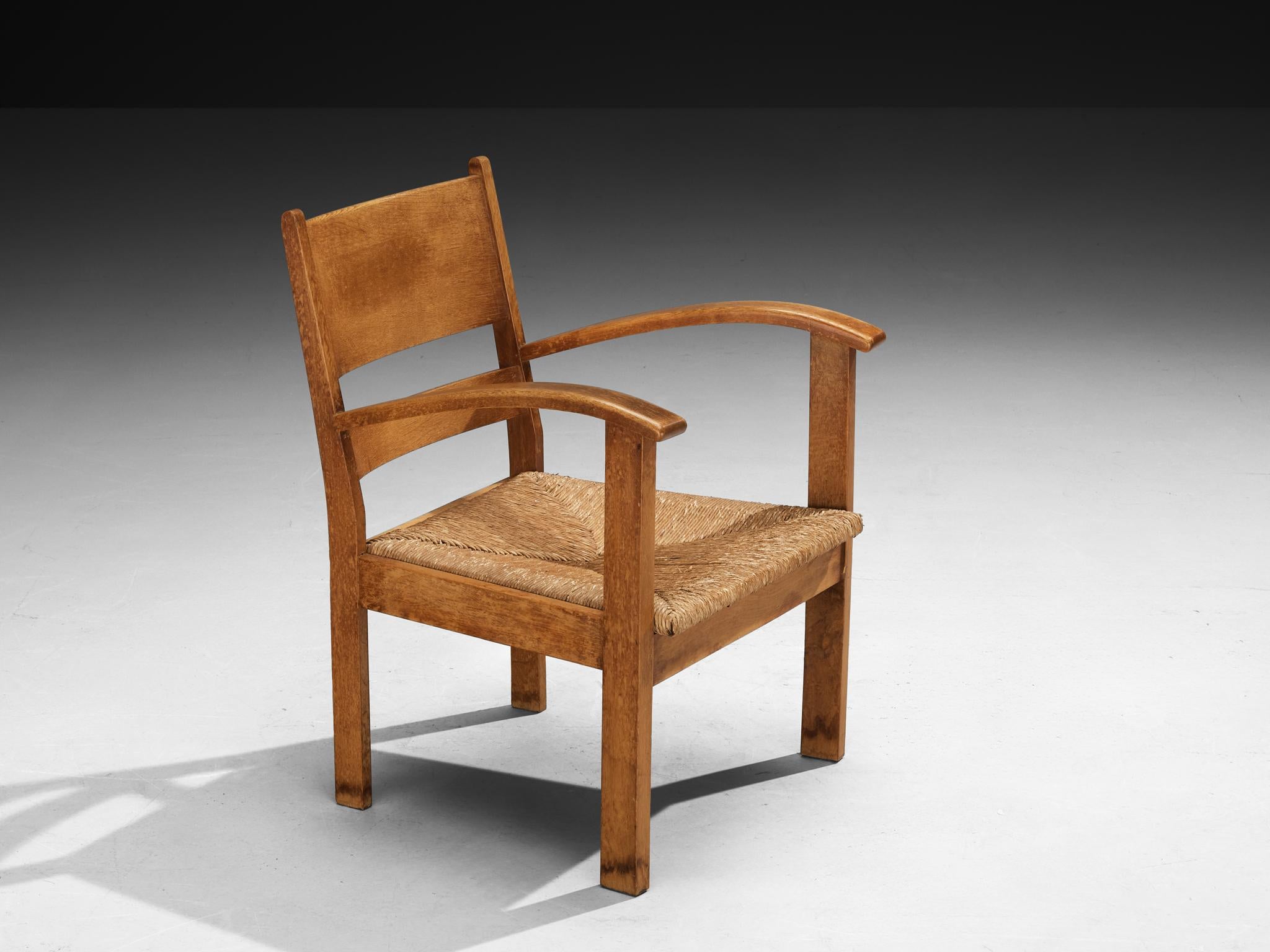Sessel, Eiche, Stroh, Europa, 1950er Jahre

Dieser charmante, 1950 in Europa gefertigte Sessel verbindet rustikale Authentizität mit modernem Design. Der Rahmen aus massivem Eichenholz ist langlebig und hat einen warmen, natürlichen Farbton, der