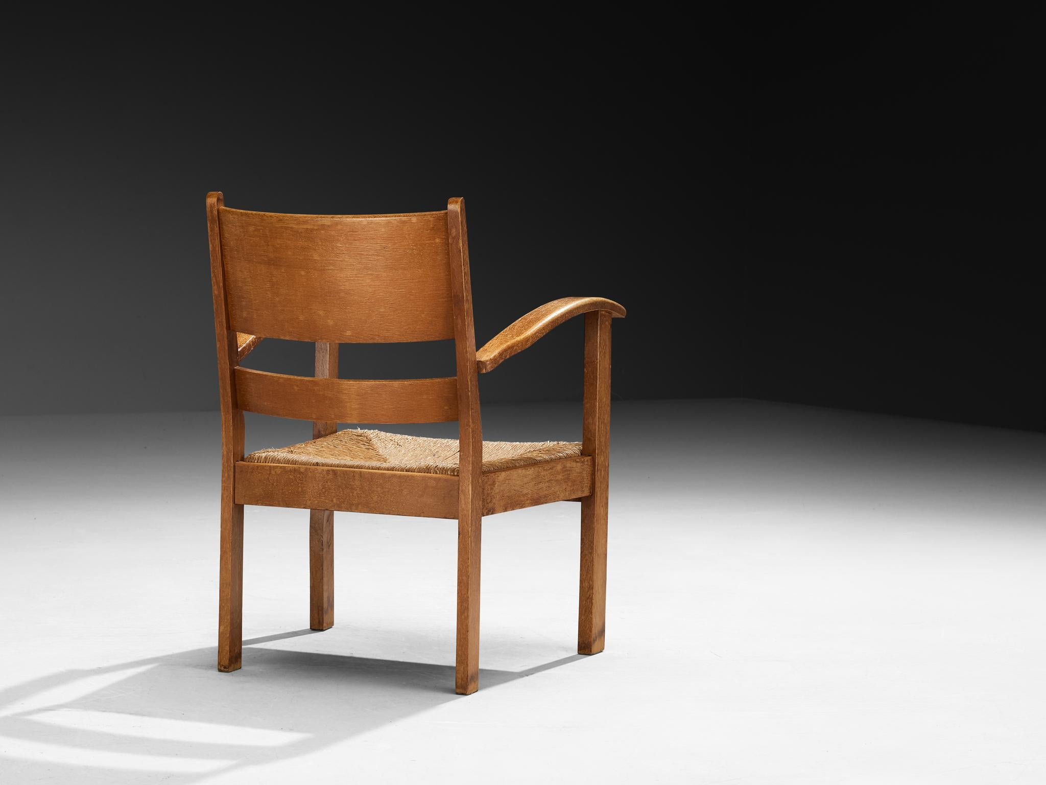 Rustikaler Mid-Century-Sessel aus Eiche und Stroh (Mitte des 20. Jahrhunderts) im Angebot