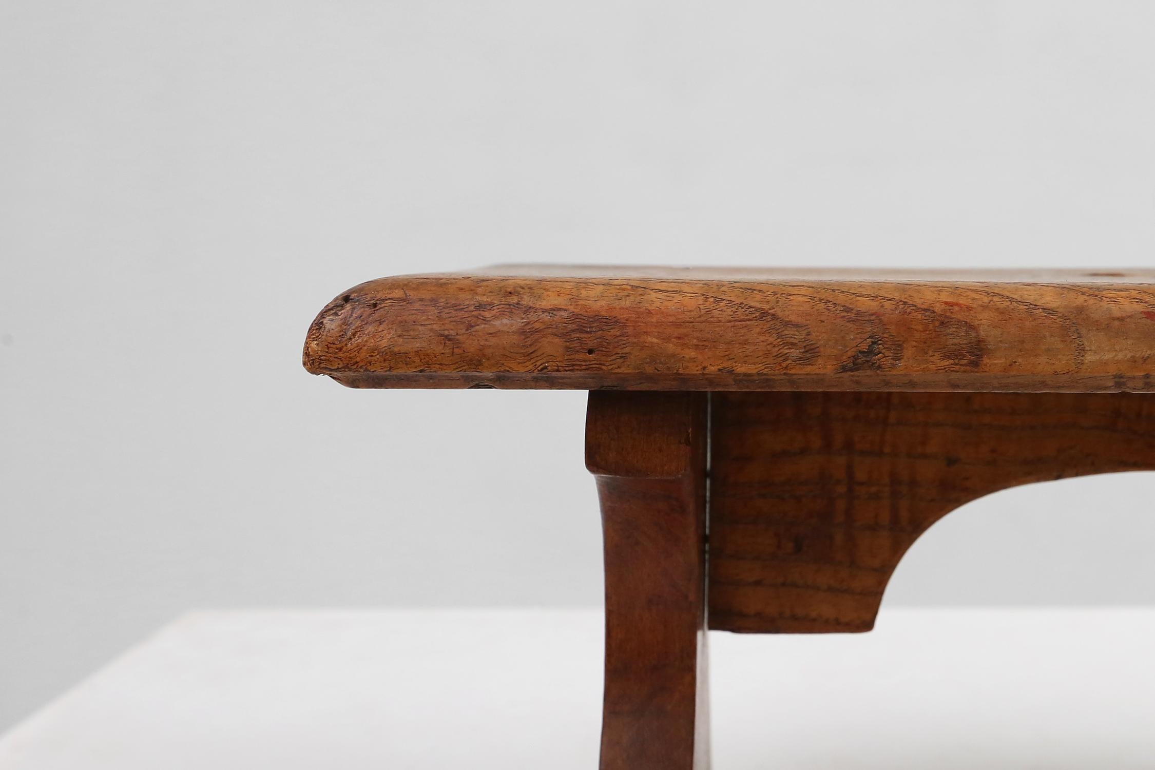 Rustikaler Hocker aus der Mitte des Jahrhunderts aus Eiche, Frankreich ca. 1890 (Französisch) im Angebot