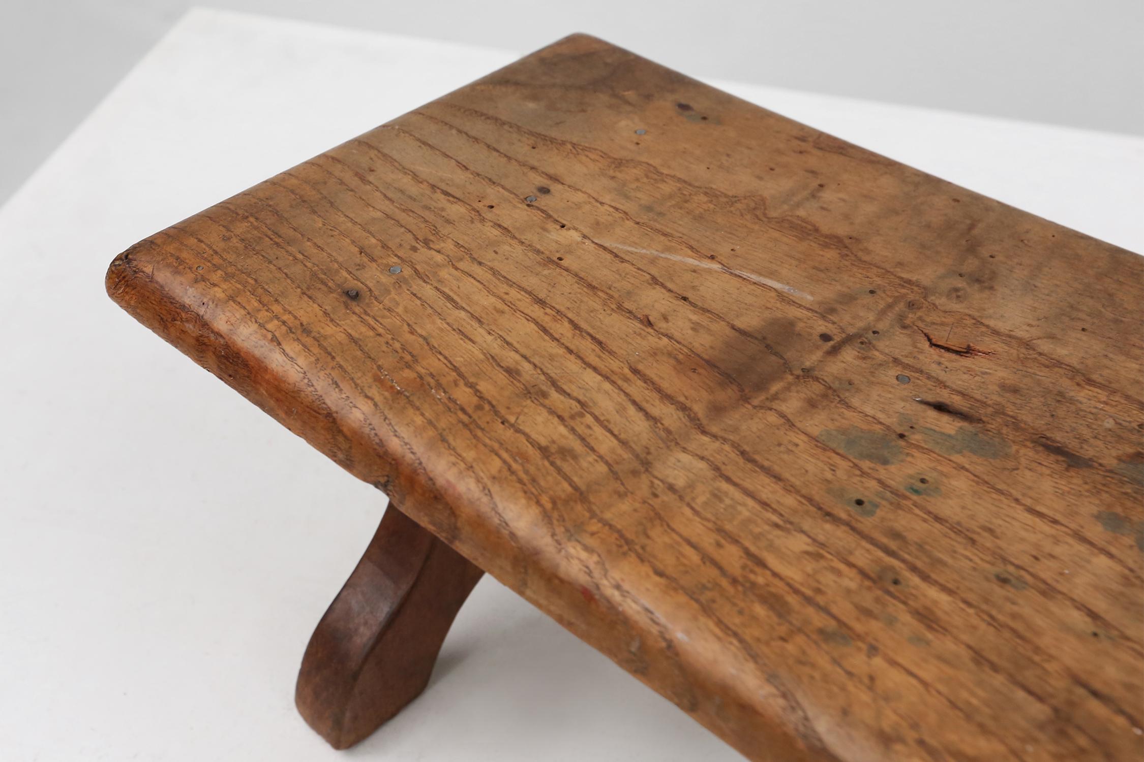 Rustikaler Hocker aus der Mitte des Jahrhunderts aus Eiche, Frankreich ca. 1890 (Spätes 19. Jahrhundert) im Angebot