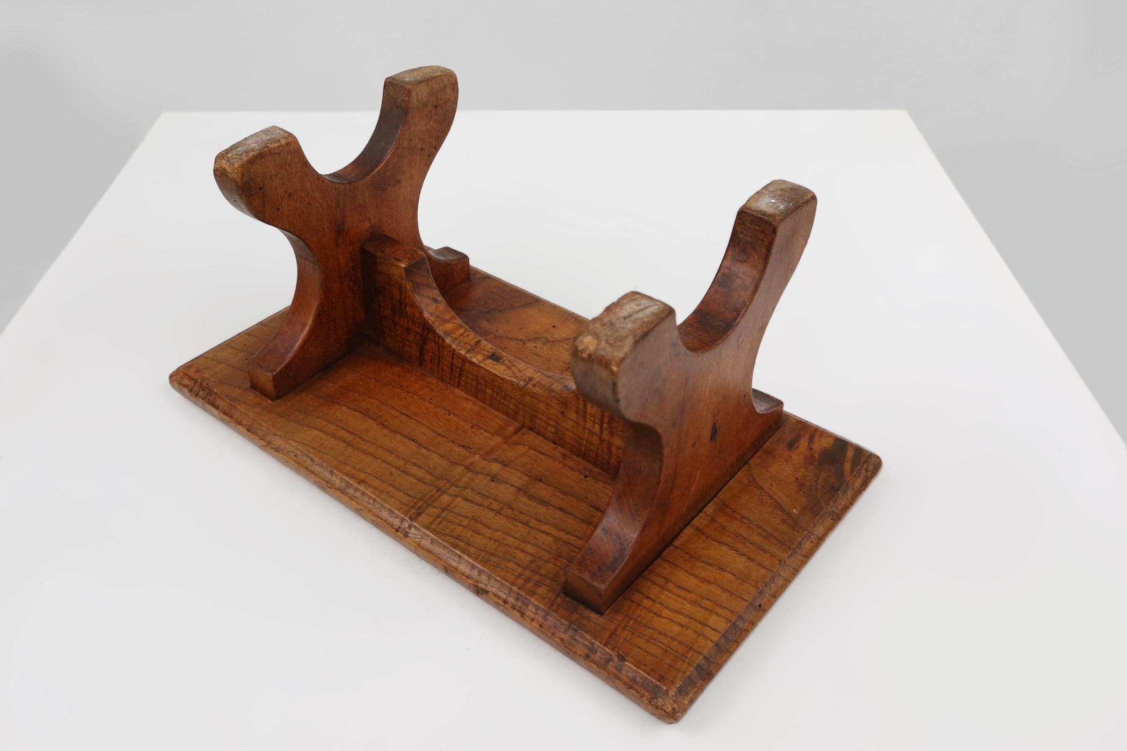 Rustikaler Hocker aus der Mitte des Jahrhunderts aus Eiche, Frankreich ca. 1890 im Angebot 2