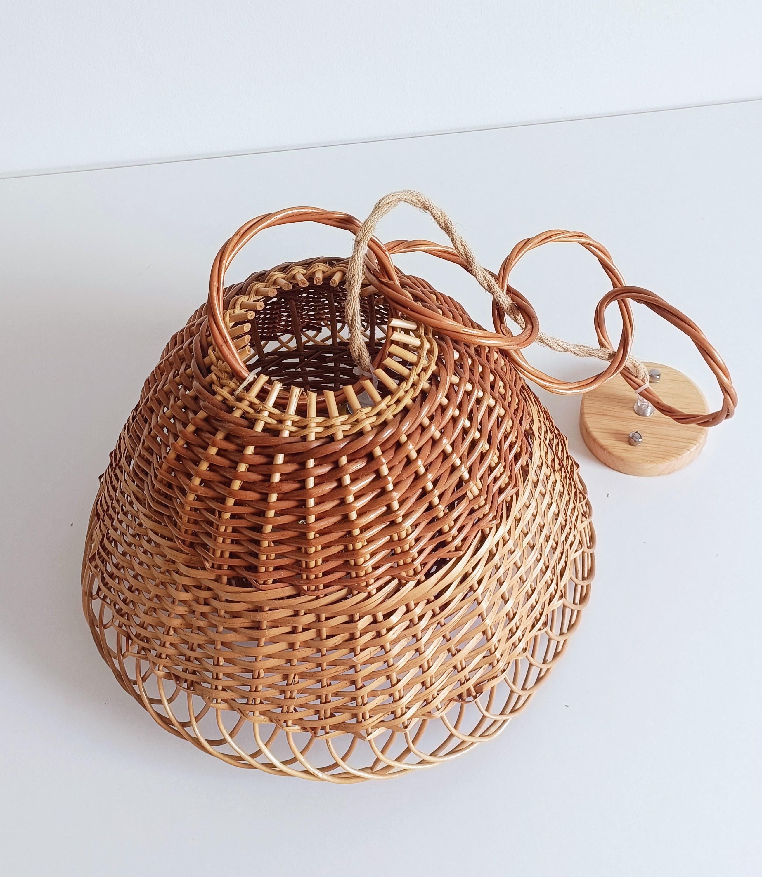 Rustikale Pendelleuchte aus Weidengeflecht, handgeflochten in Spanien, ca. 1960er Jahre im Angebot 5