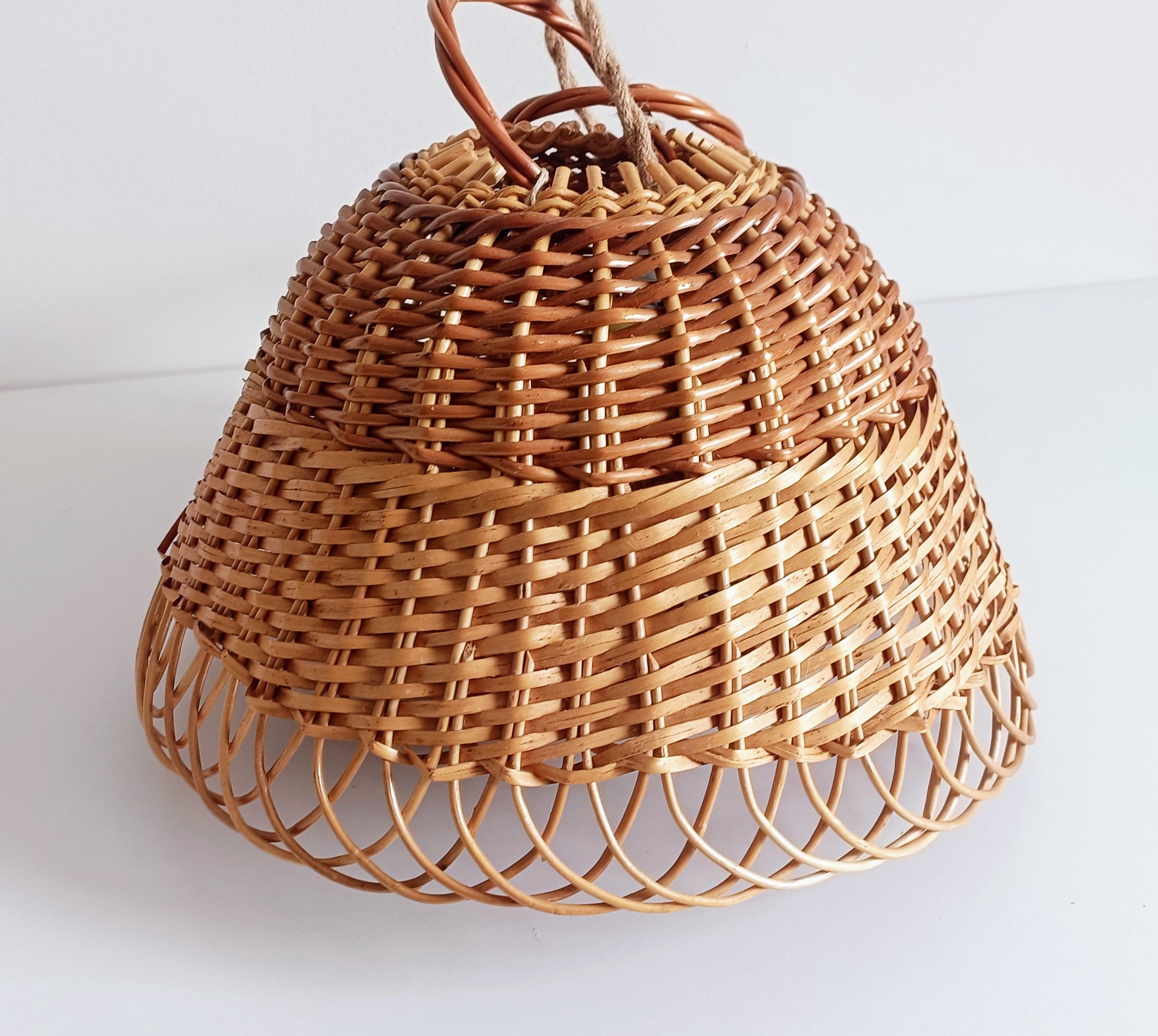 Rustikale Pendelleuchte aus Weidengeflecht, handgeflochten in Spanien, ca. 1960er Jahre im Angebot 6