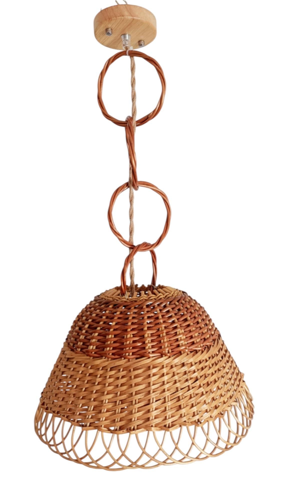 Rustikale Pendelleuchte aus Weidengeflecht, handgeflochten in Spanien, ca. 1960er Jahre im Angebot 1