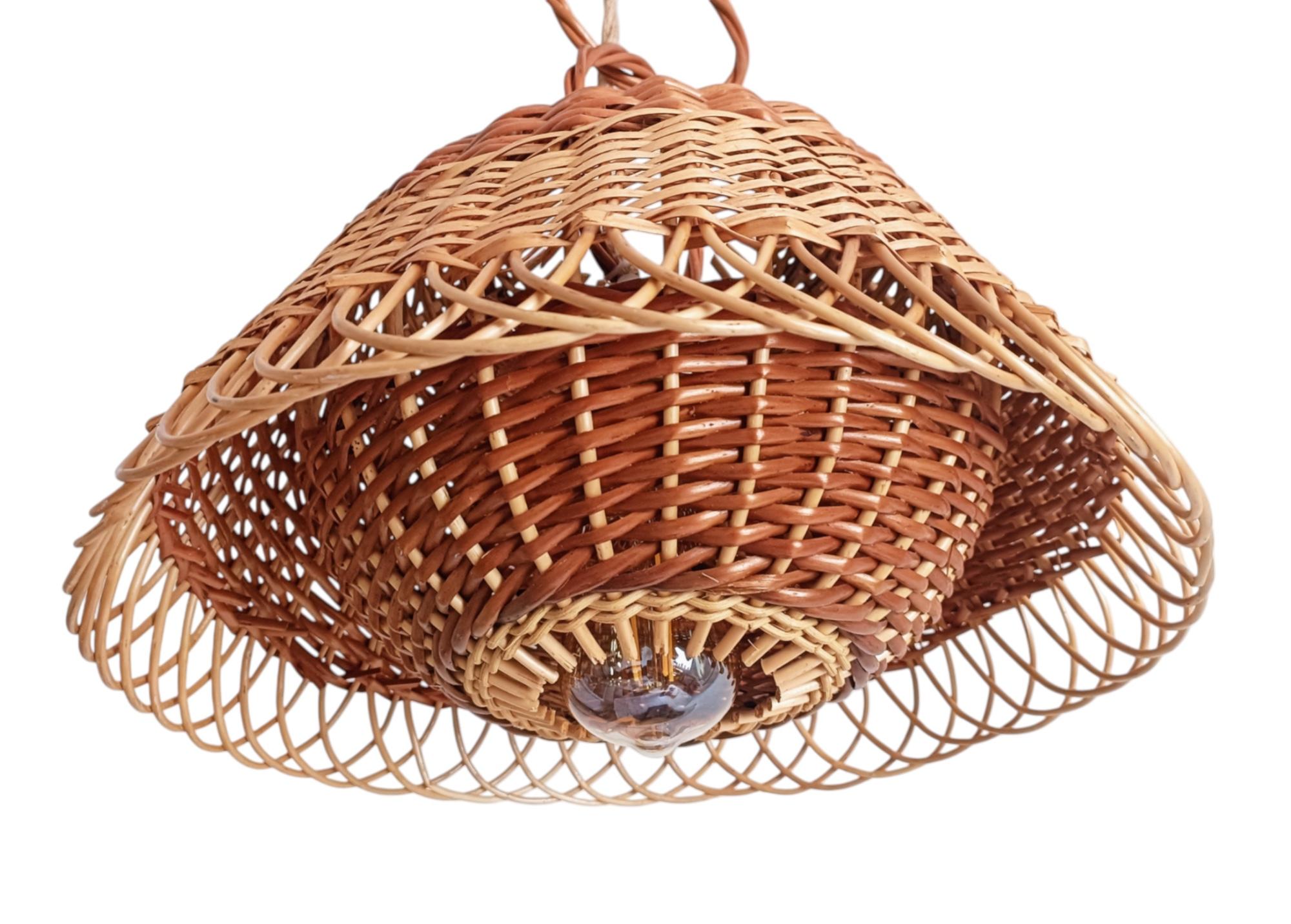 Rustikale Pendelleuchte aus Weidengeflecht, handgeflochten in Spanien, ca. 1960er Jahre im Angebot 2