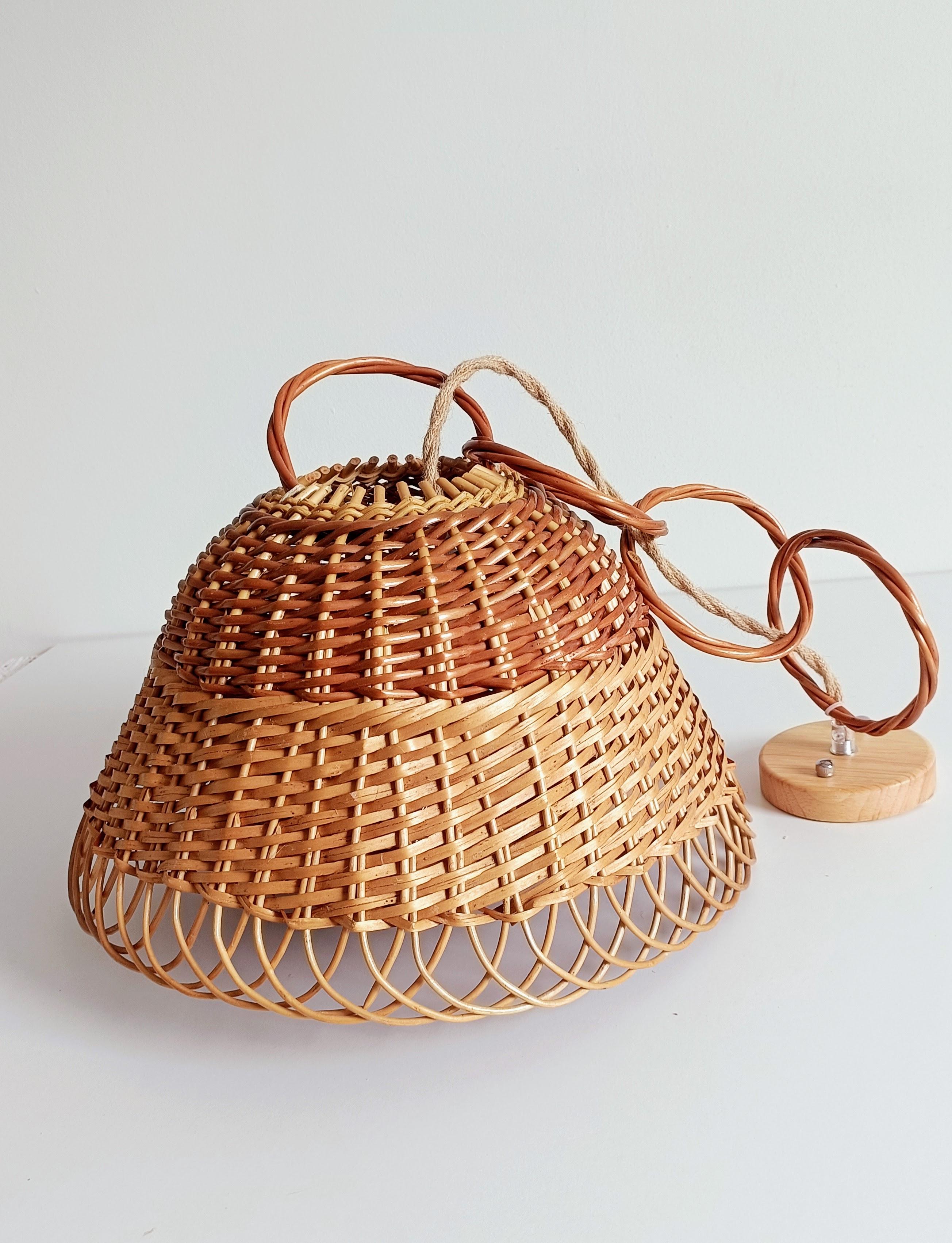 Rustikale Pendelleuchte aus Weidengeflecht, handgeflochten in Spanien, ca. 1960er Jahre im Angebot 3