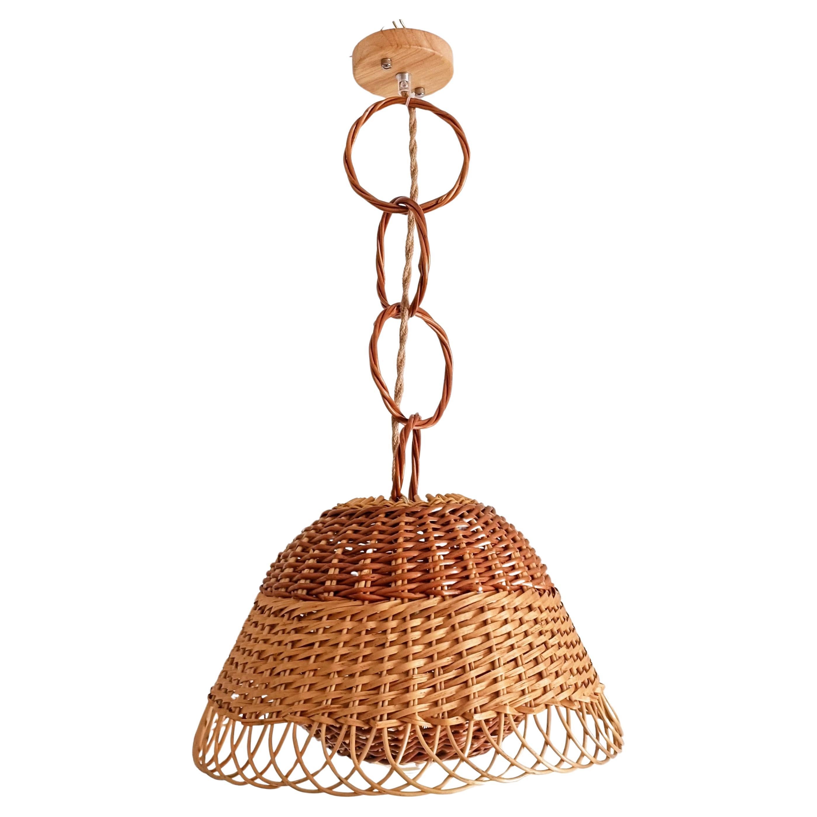 Rustikale Pendelleuchte aus Weidengeflecht, handgeflochten in Spanien, ca. 1960er Jahre im Angebot