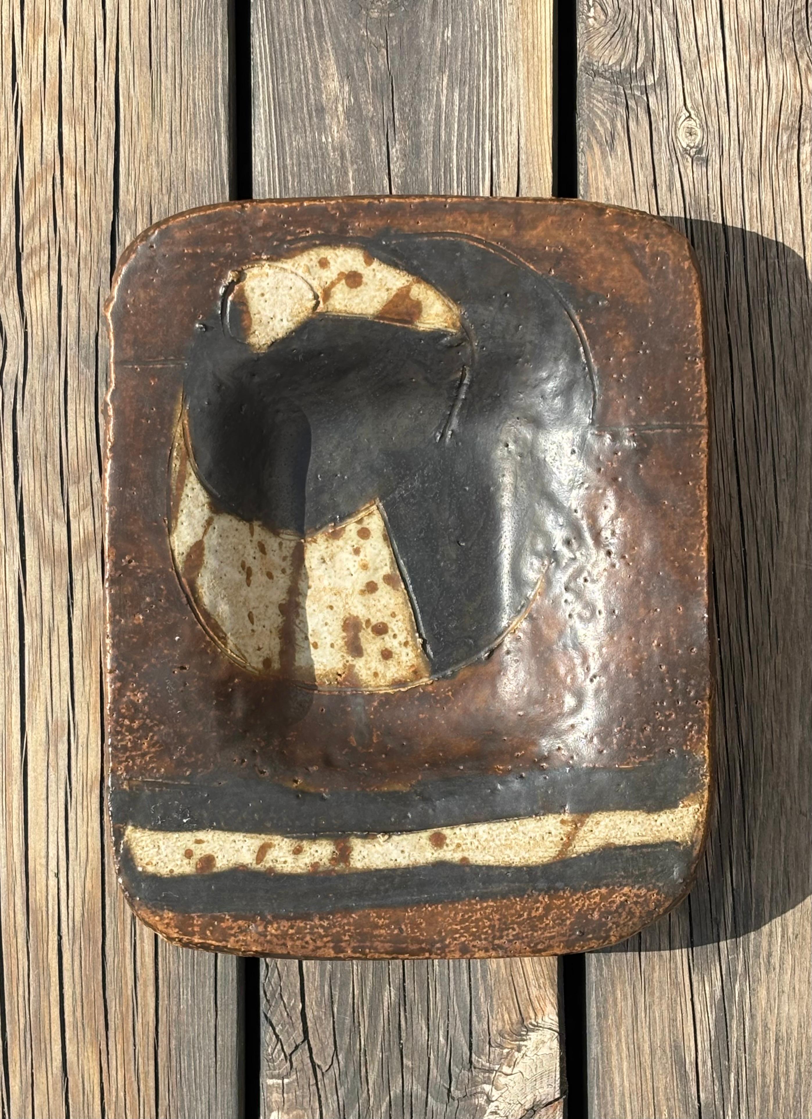 Rustic Midcentury Ceramic Art Plate, 1979 For Sale 6