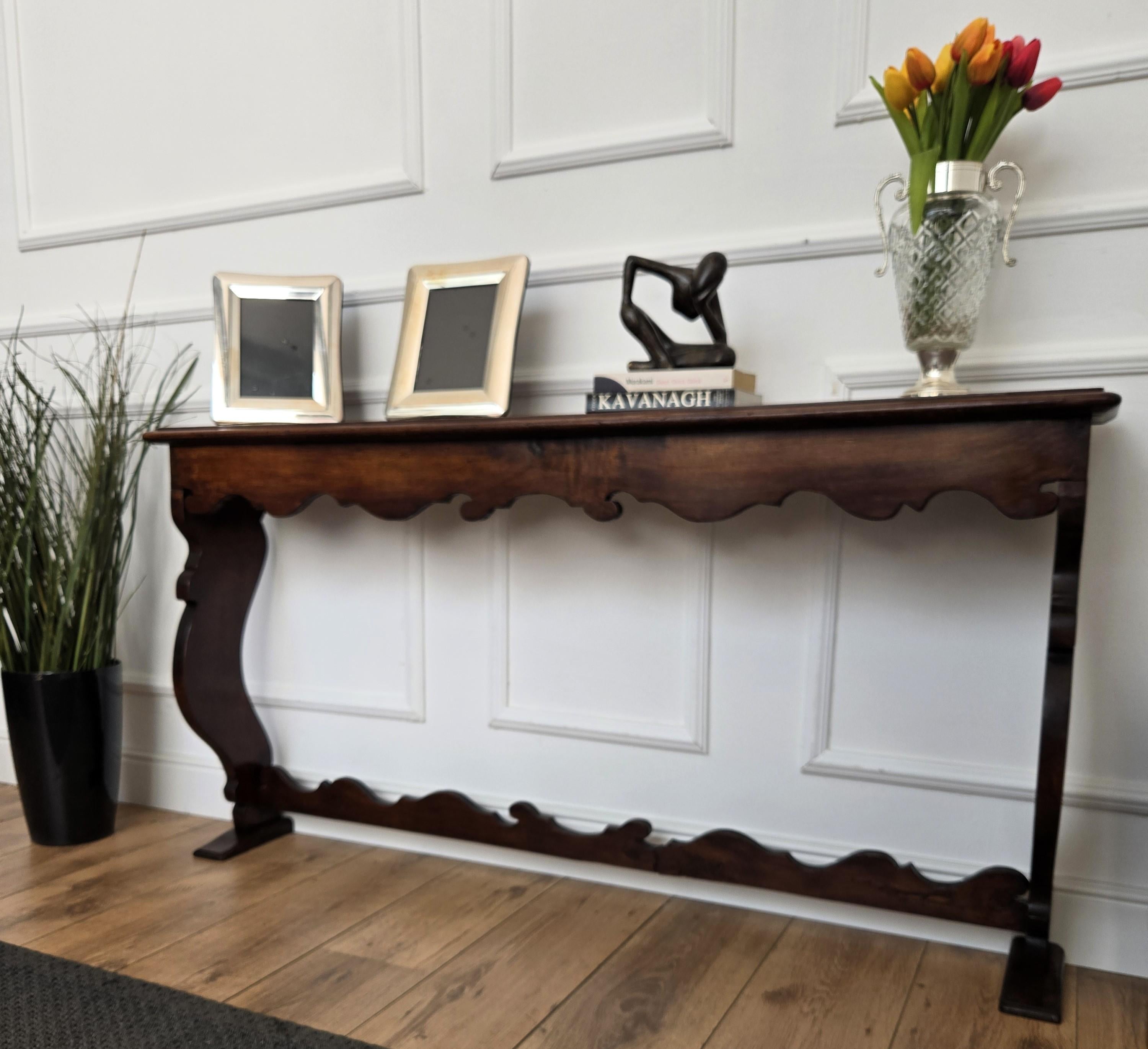 italien Console Rustique Minimale Italienne Antique en Bois Sculpté en vente