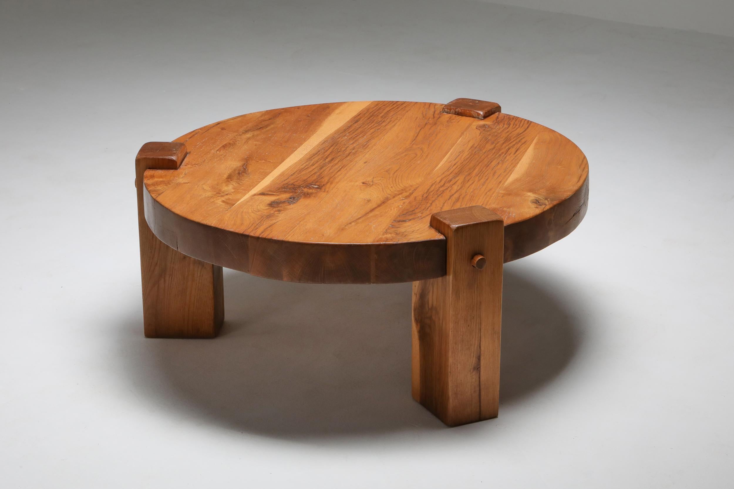 Rustic Modern Coffee Table in Solid Oak In Good Condition In Antwerp, BE