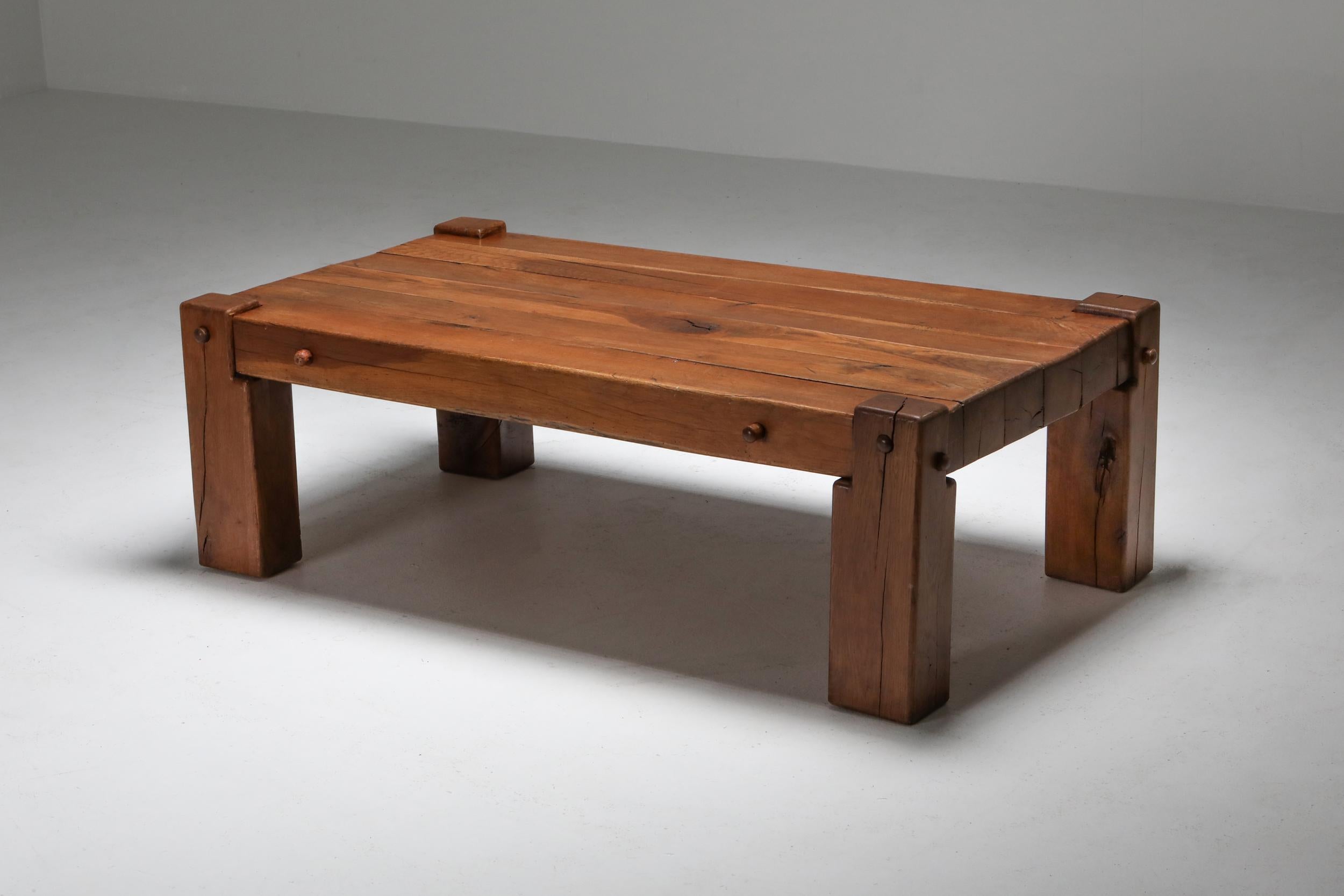 Rustic Modern Coffee Table in Solid Oak In Good Condition In Antwerp, BE