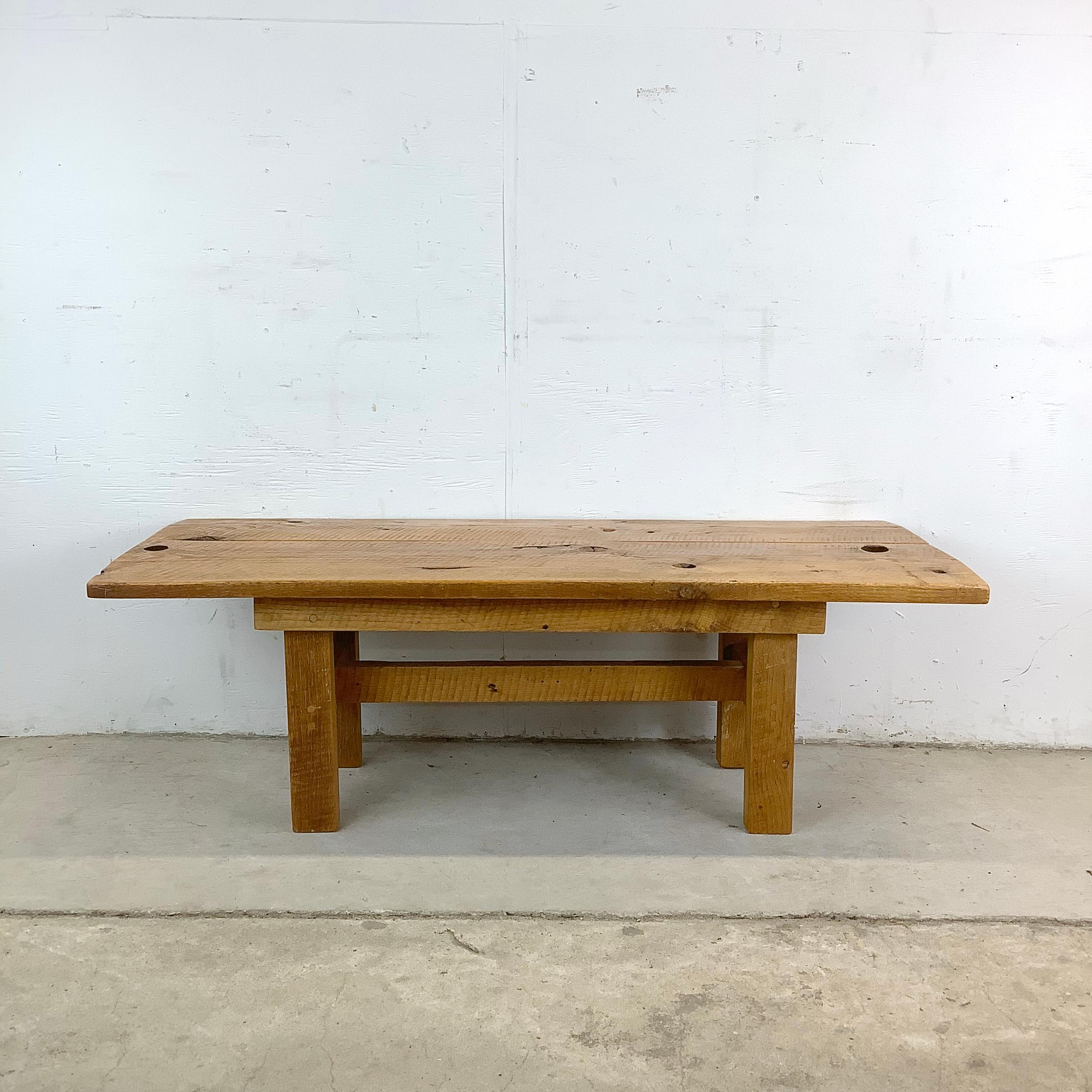 Table basse moderne rustique à plateau en planches en vente 3