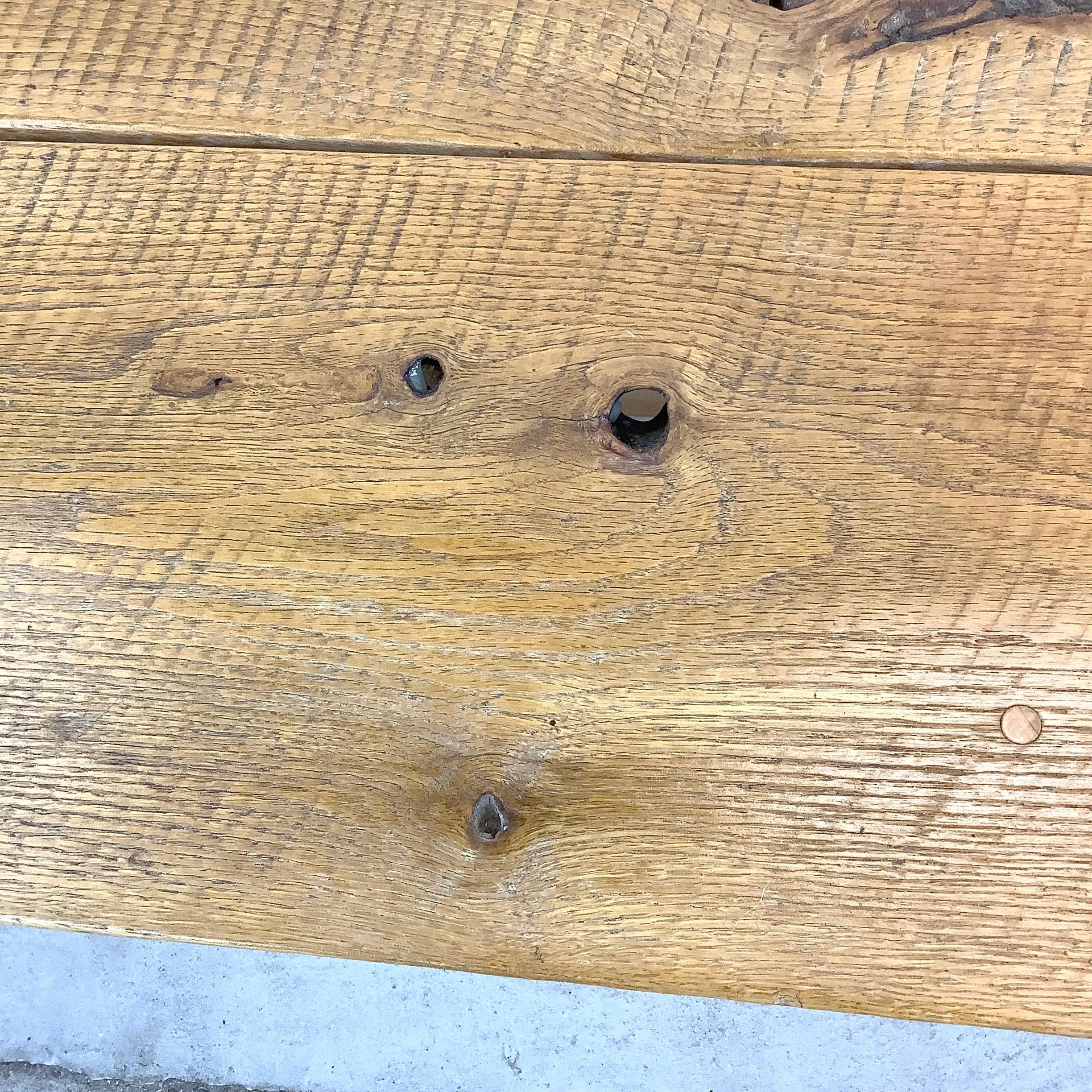 Table basse moderne rustique à plateau en planches en vente 11
