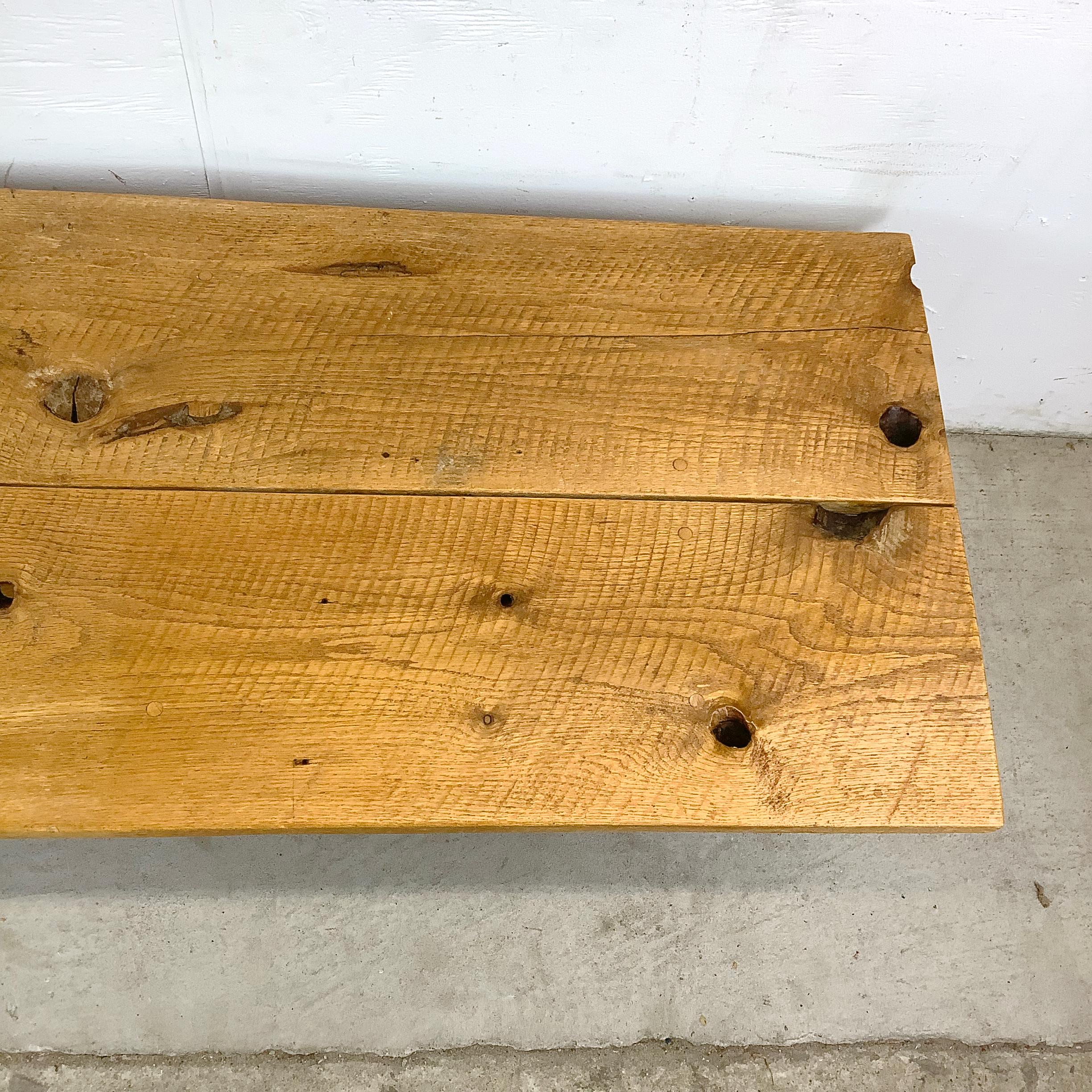 Travail du bois Table basse moderne rustique à plateau en planches en vente