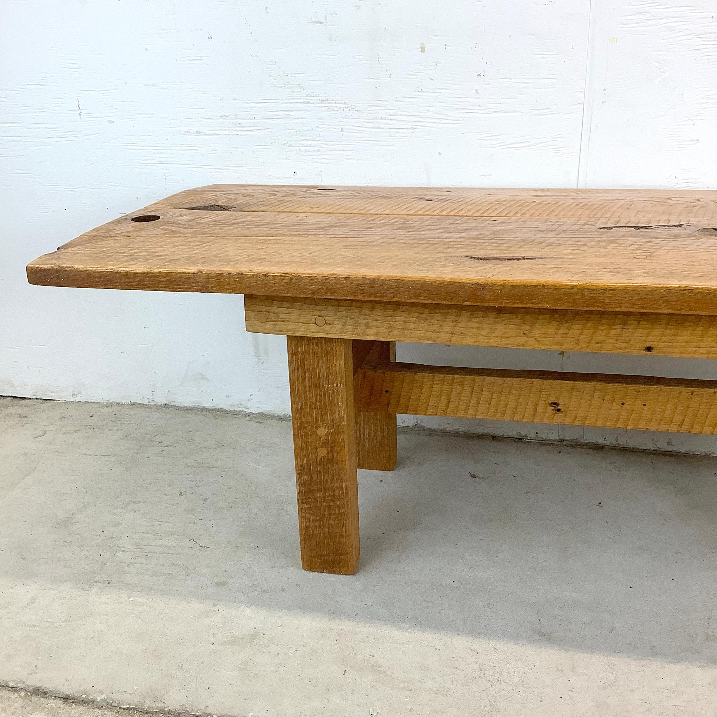 Table basse moderne rustique à plateau en planches en vente 1