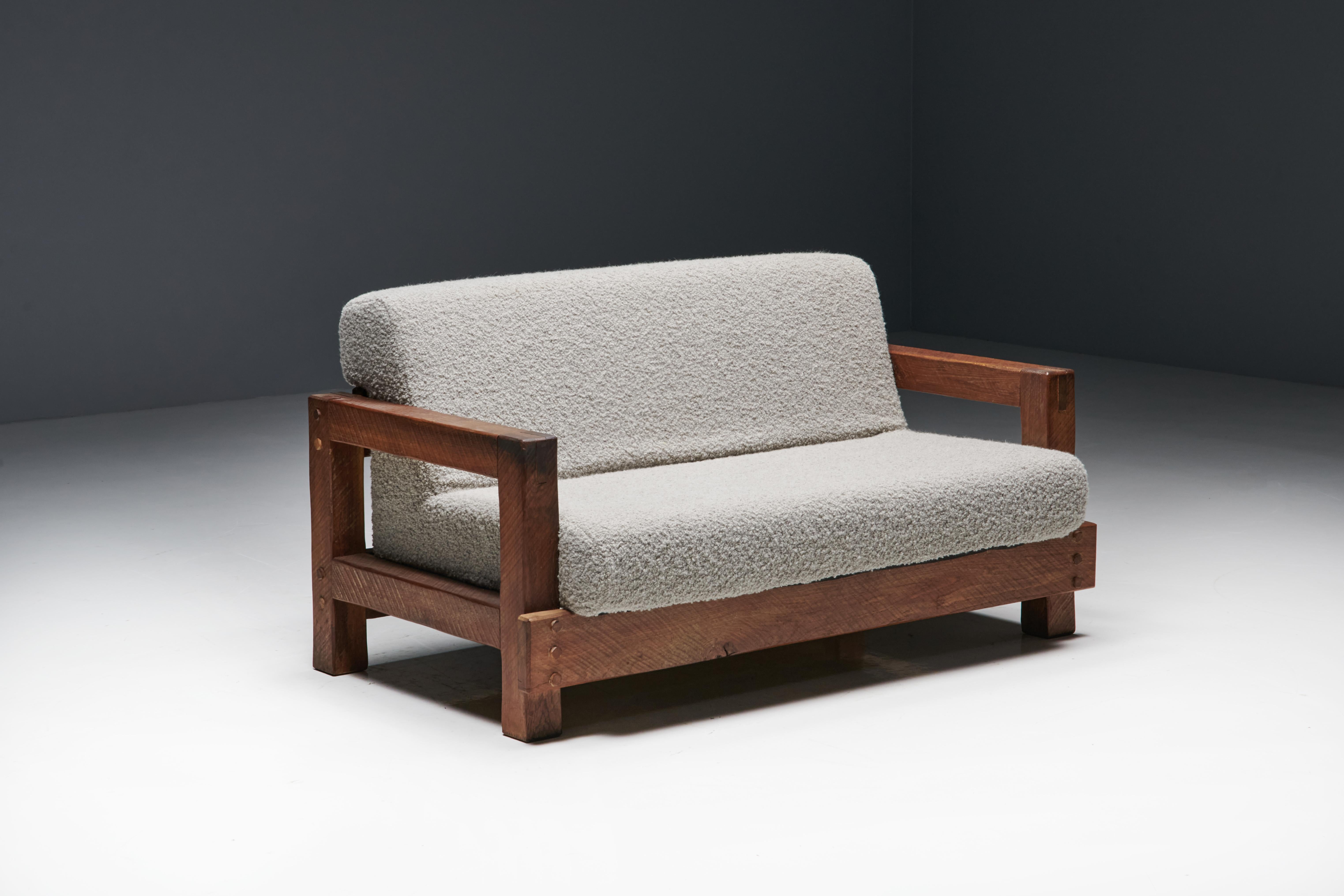 Rustikales, modernes, primitives Sofa aus Pierre Frey Bouclé, Frankreich, 1960er Jahre im Zustand „Hervorragend“ im Angebot in Antwerp, BE