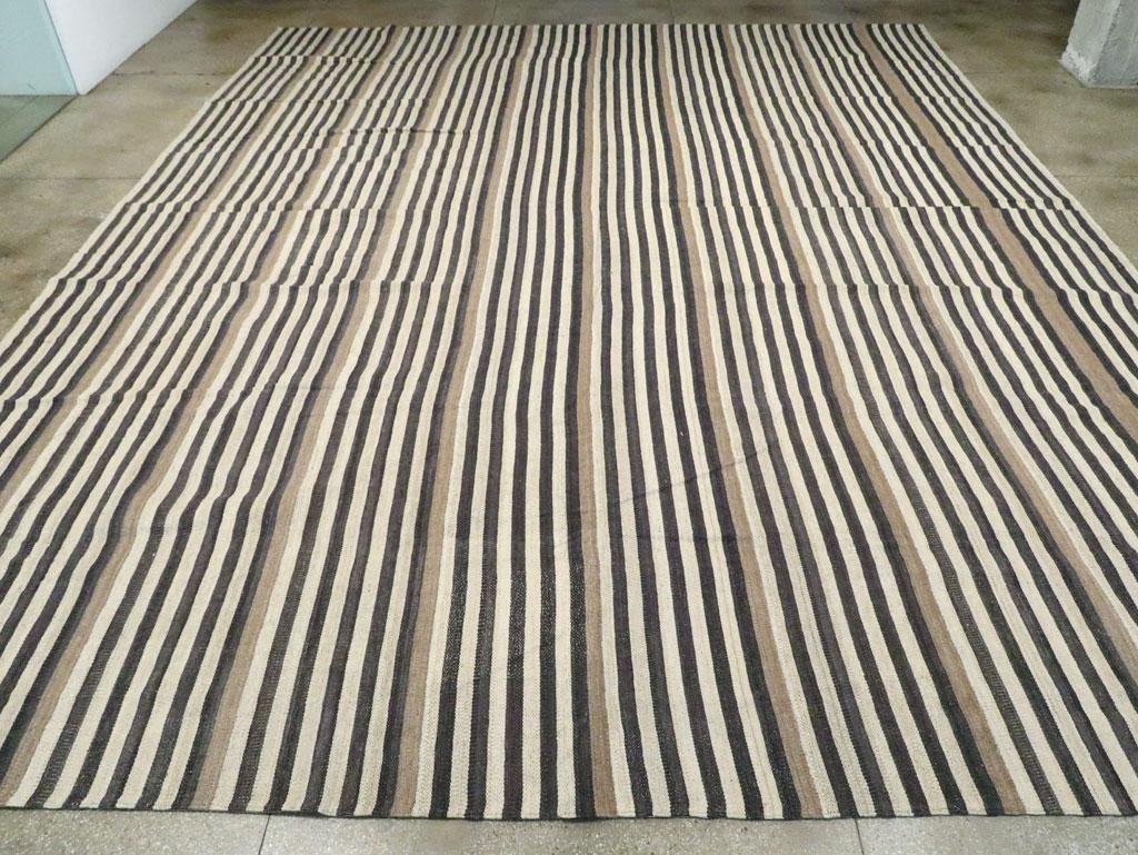Rustic Modern Turkish Handmade Flatweave Kilim Oversize Carpet In New Condition For Sale In New York, NY