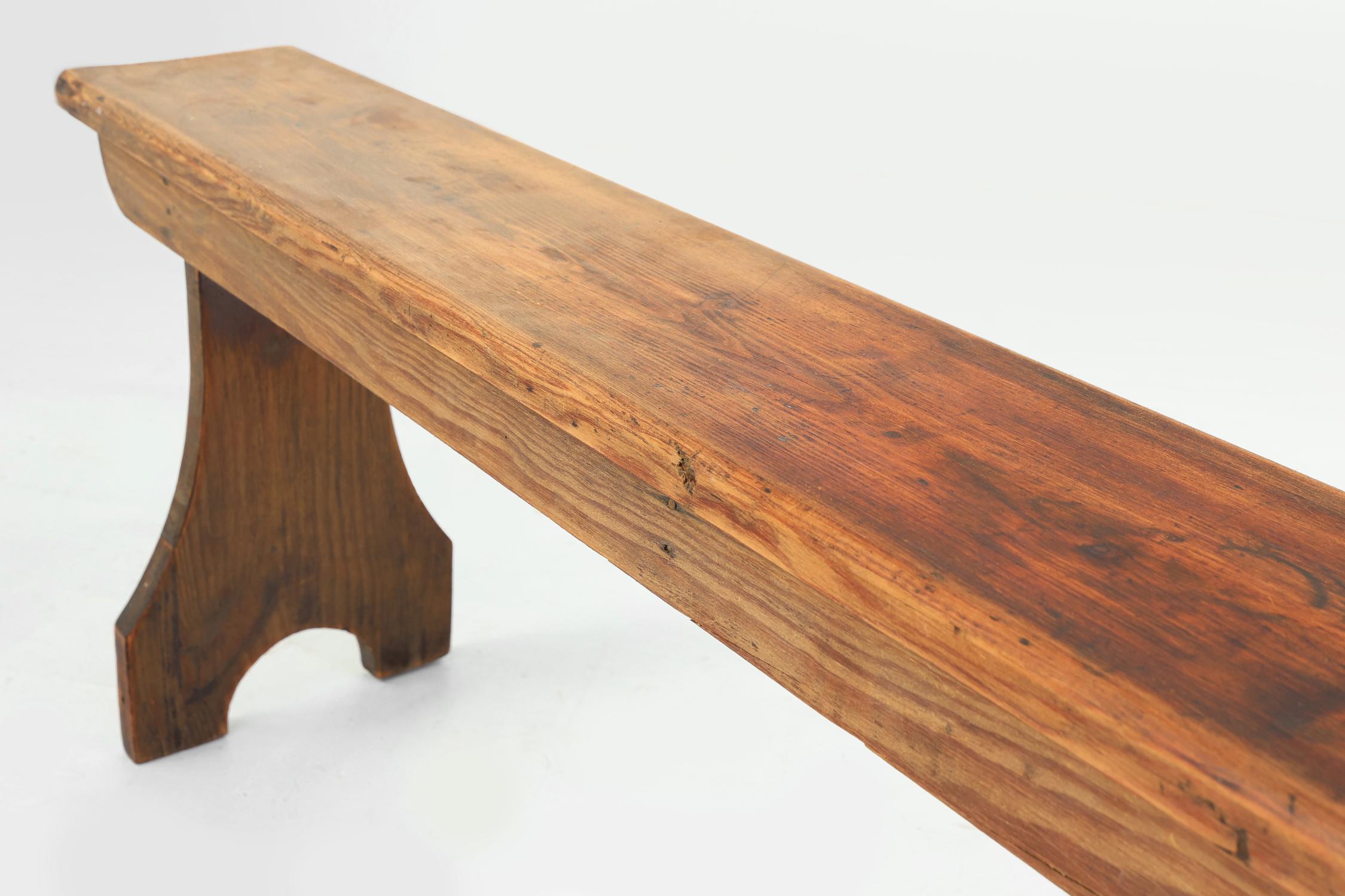 Francia / 1900 / panca / legno di quercia / rustico / metà secolo

Panca rustica in rovere della metà del secolo scorso con finitura naturale e patina autentica. Realizzato a mano in Francia intorno al 1900. Questa bella panca francese d'epoca