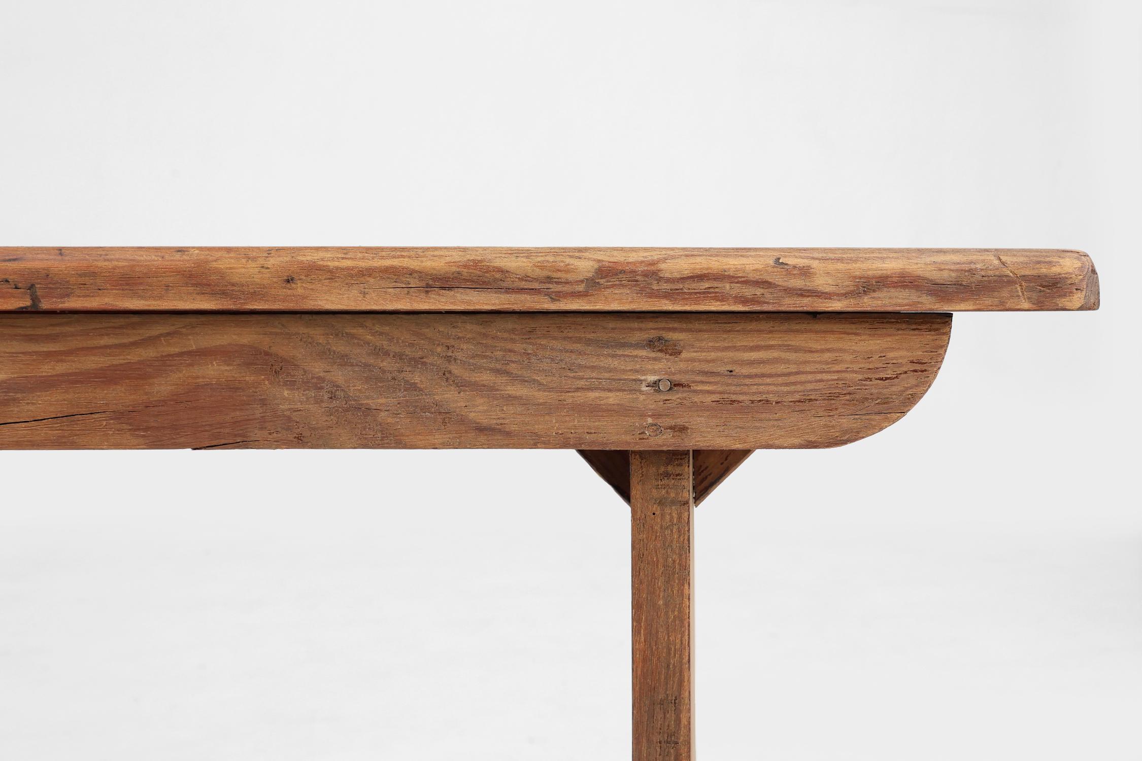 Francese Panca rustica in legno di Oak naturale con dettagli arrotondati, Francia, 1900 ca. 1900 in vendita