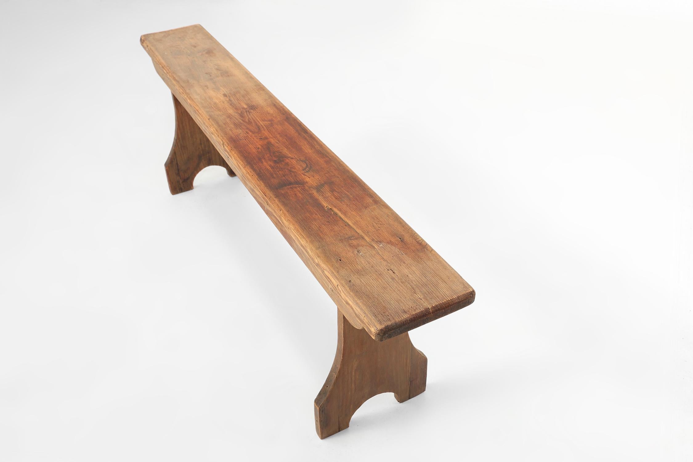 Panca rustica in legno di Oak naturale con dettagli arrotondati, Francia, 1900 ca. 1900 In condizioni buone in vendita a Meulebeke, BE