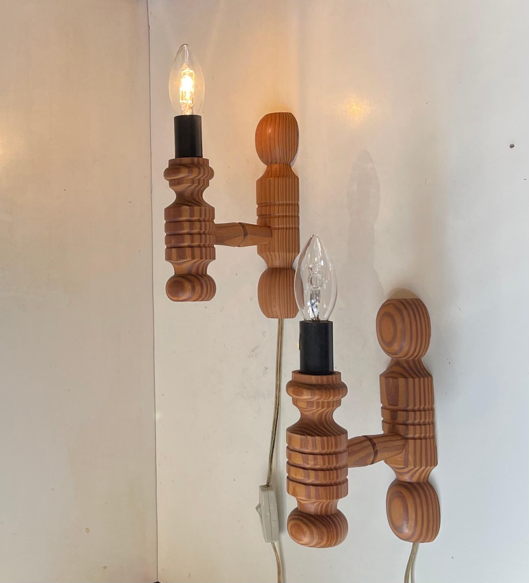 Scandinave moderne Lampes murales rustiques nordiques en pin de l'Oregon, années 1980 en vente