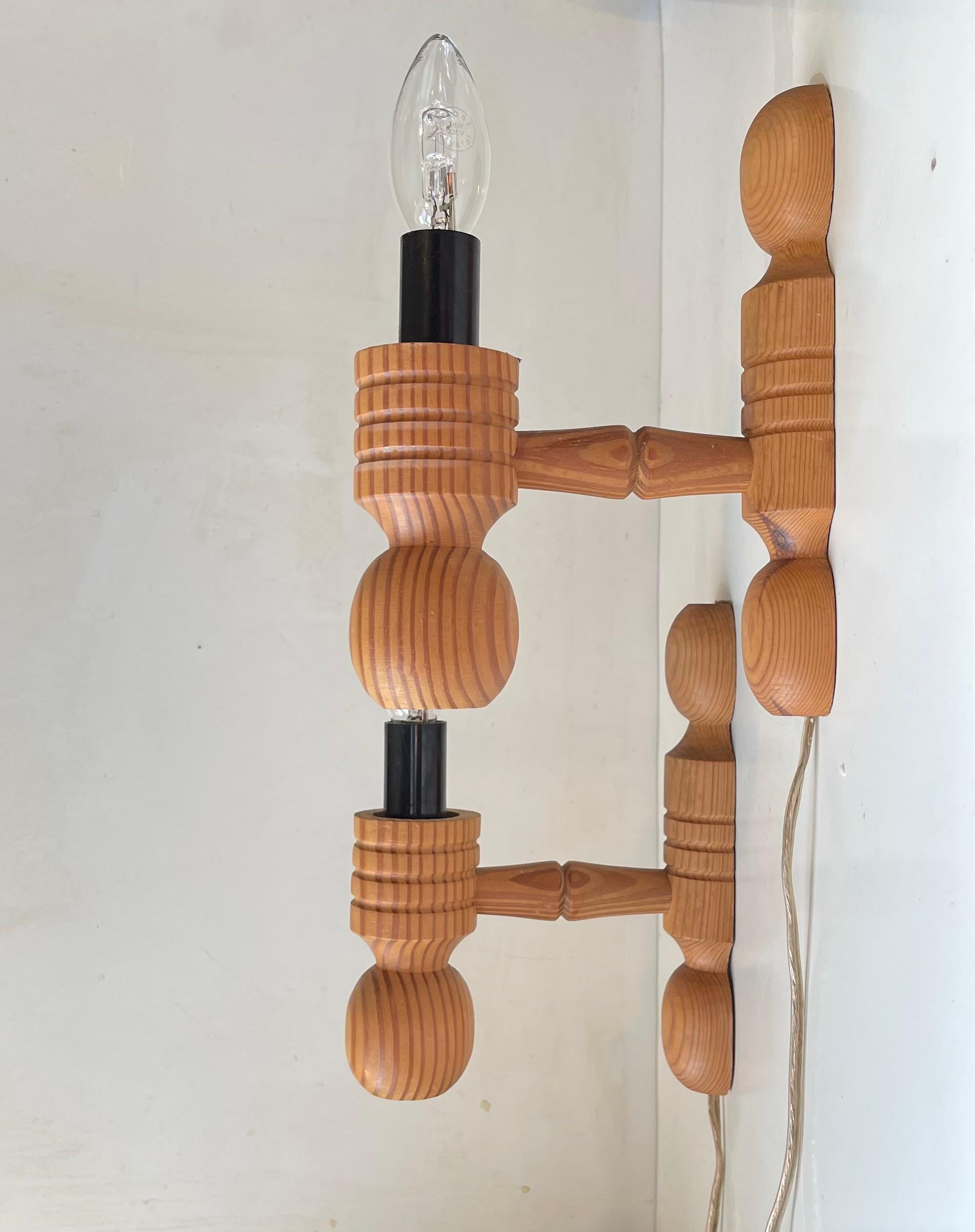 Rustikale nordische Wandleuchter aus Oregon Kiefer, 1980er Jahre, 2er-Set, Set im Zustand „Gut“ im Angebot in Esbjerg, DK