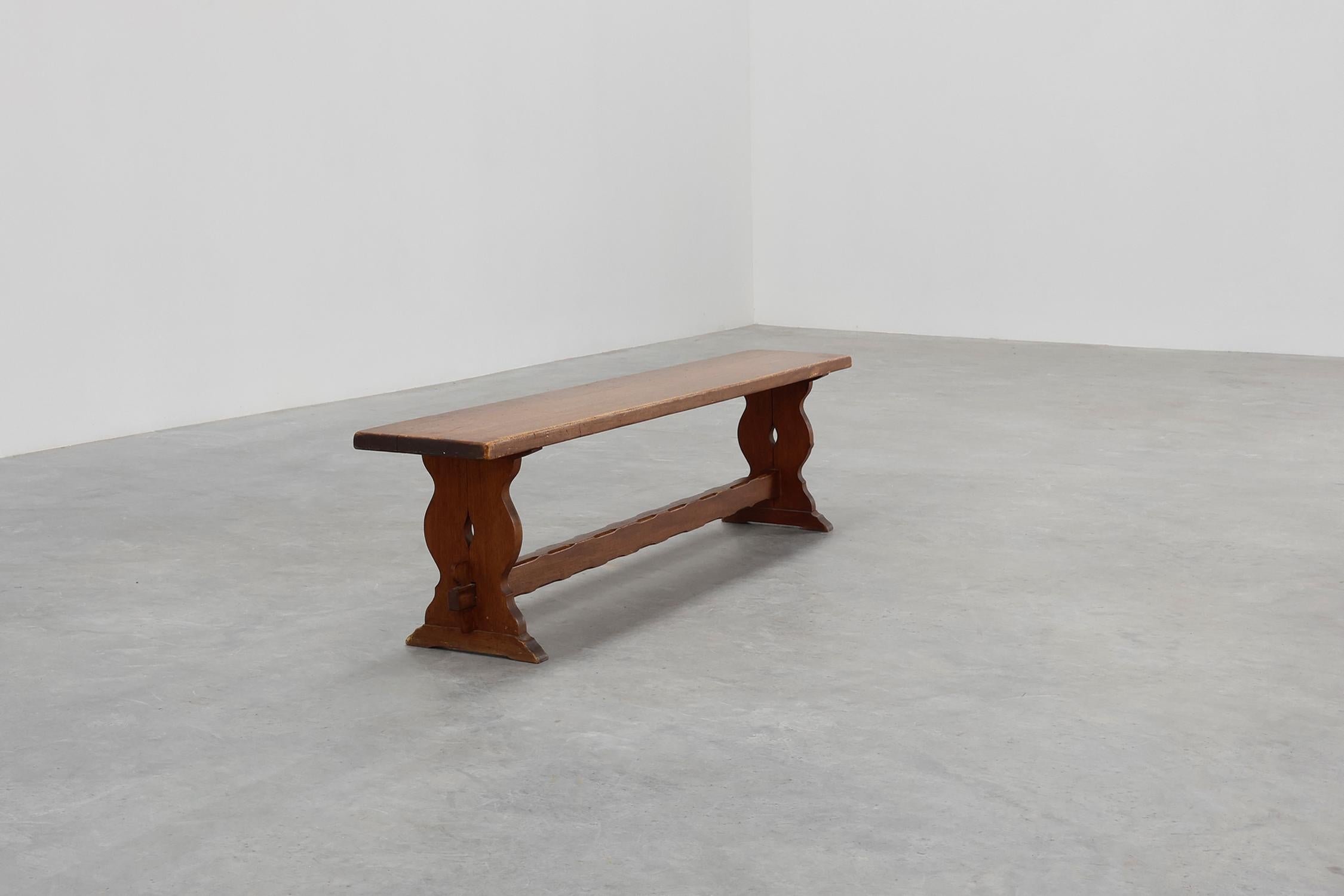 Panca rustica in quercia con una bella patina, Francia ca. 1900 In condizioni buone in vendita a Meulebeke, BE