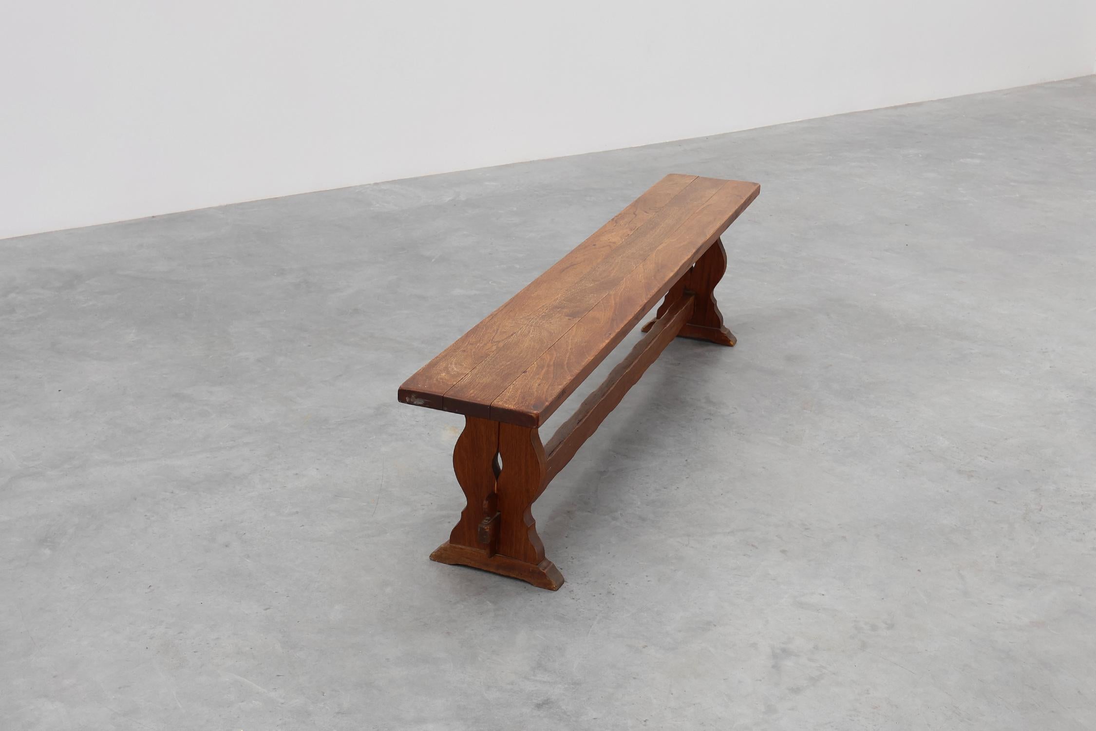 Panca rustica in quercia con una bella patina, Francia ca. 1900 In condizioni buone in vendita a Meulebeke, BE