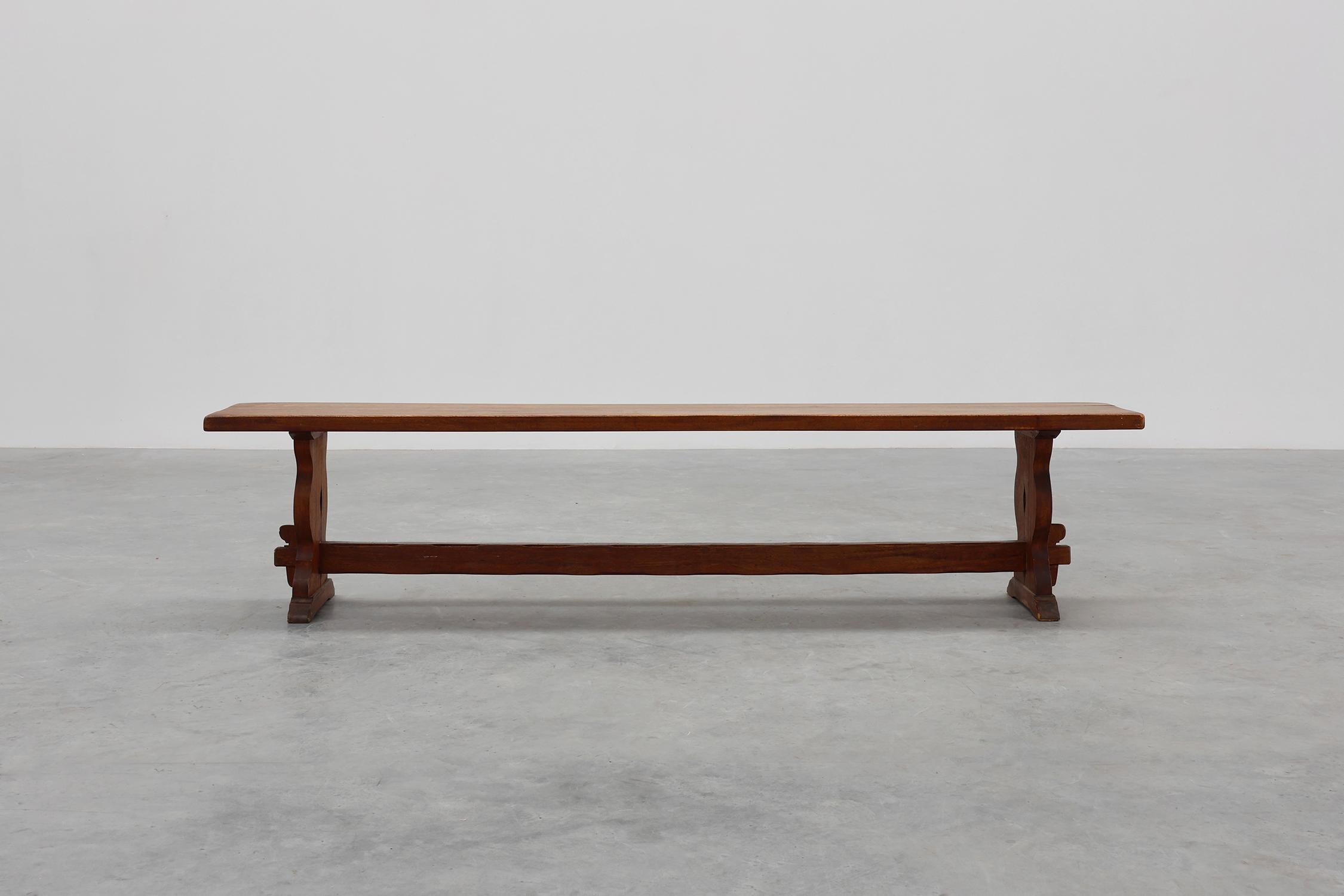 Panca rustica in quercia con una bella patina, Francia ca. 1900 in vendita 1