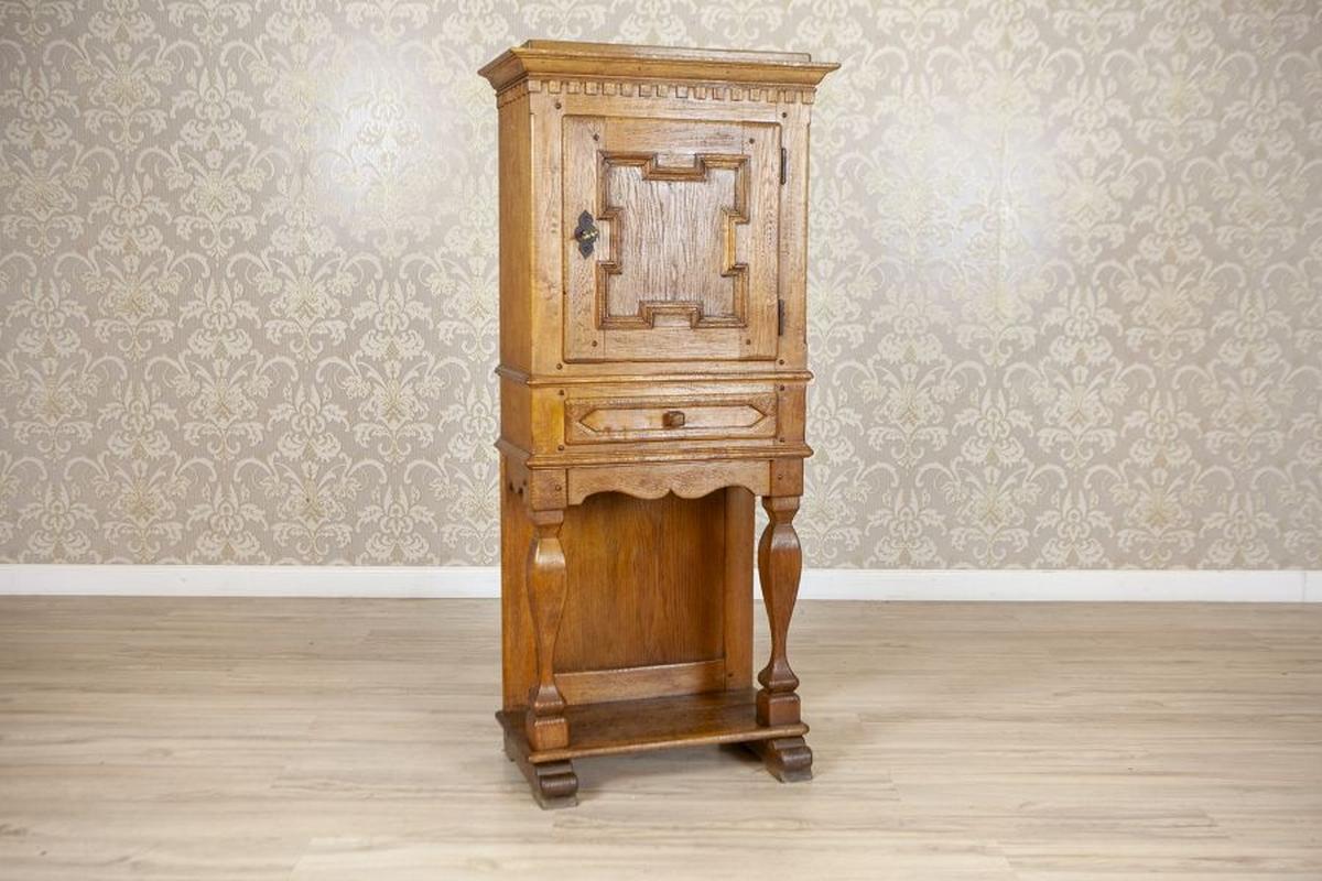 Rustic Oak Cabinet From the Late 19th Century in Light Brown

This charming cabinet is a statement piece that embodies both rustic charm and timeless elegance. Carved entirely from warm-toned oak, it draws the eye upward with a gracefully stepped
