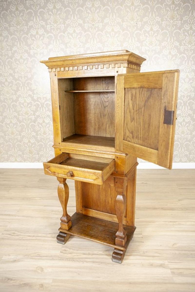 Rustic Oak Cabinet From the Late 19th Century in Light Brown In Good Condition For Sale In Opole, PL