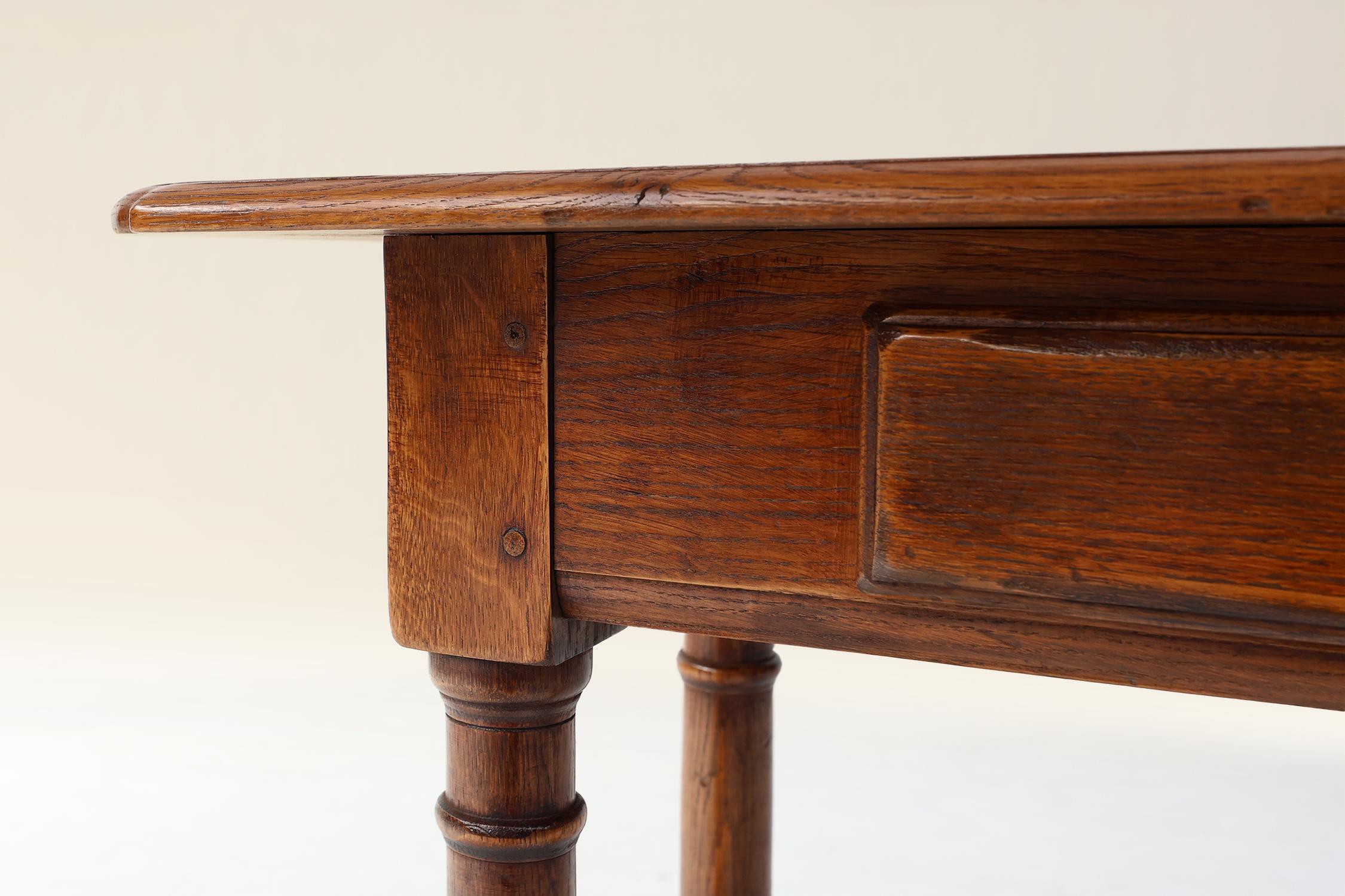 Oak console table with one drawer and turned legs. Made in Belgium in the 19th century. This charming table has a sturdy construction with four legs and a stretcher. The drawer has a wooden knob and provides a handy storage space. We have had this