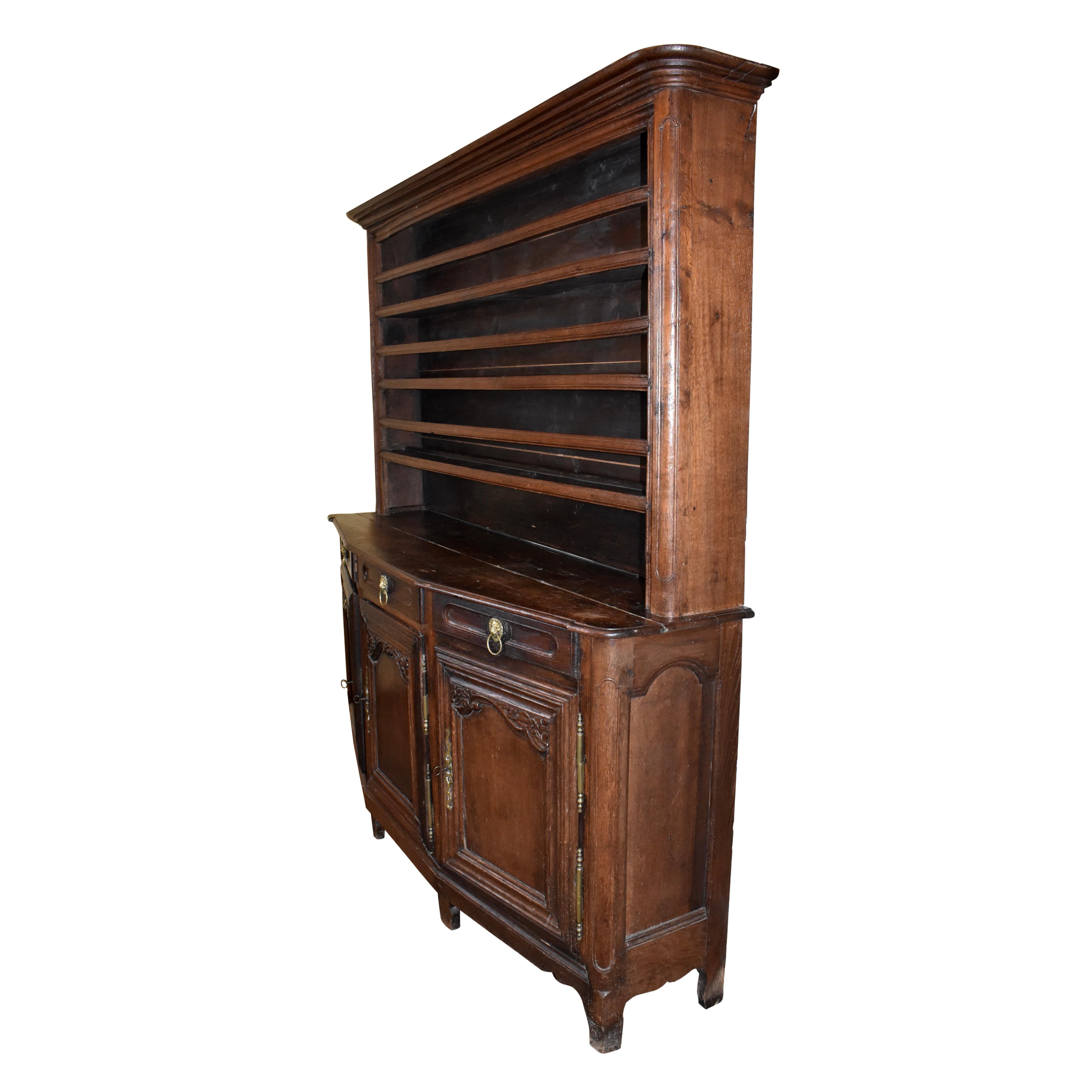 Bring rustic, Old World charm to any room with this substantial plate cupboard. Crafted in the late-19th century, it has an oak front and pine backboard, which are finished with a rich, dark stain. The cupboard is comprised of an upper hutch that