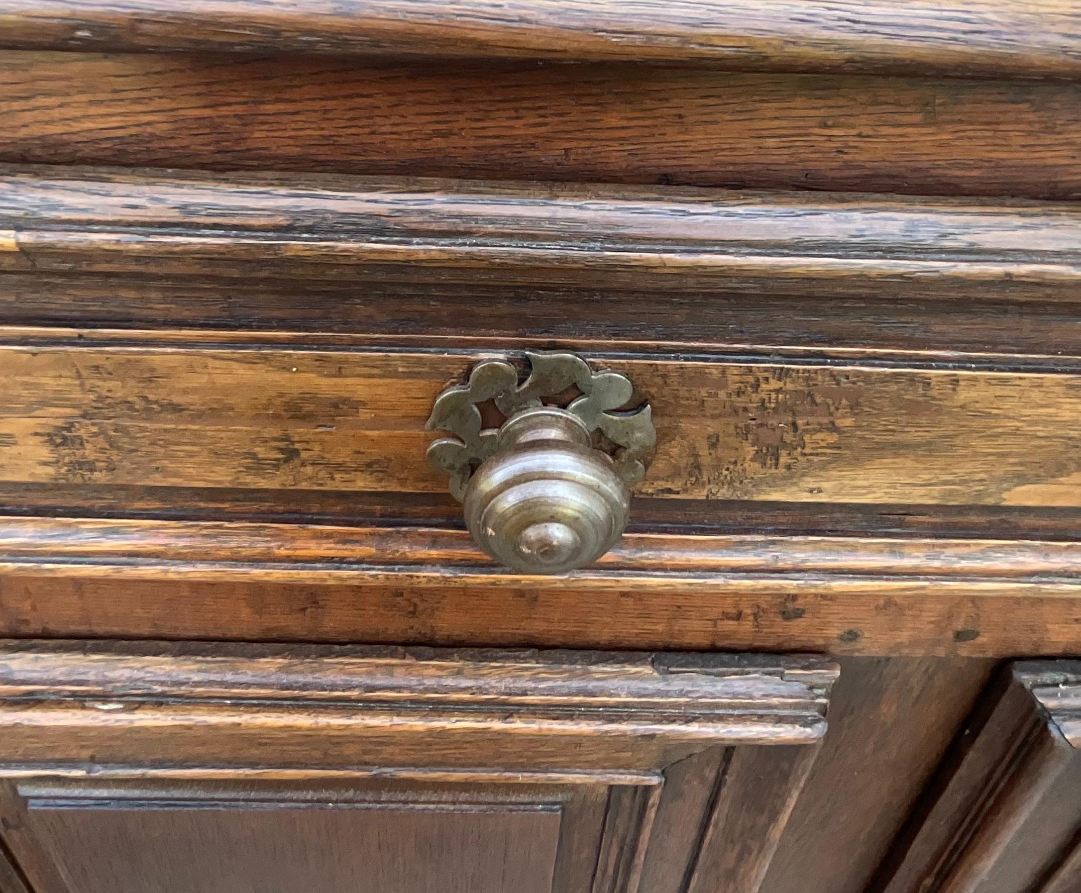 Late 18th Century Rustic Oak Sideboard – 18th Century For Sale