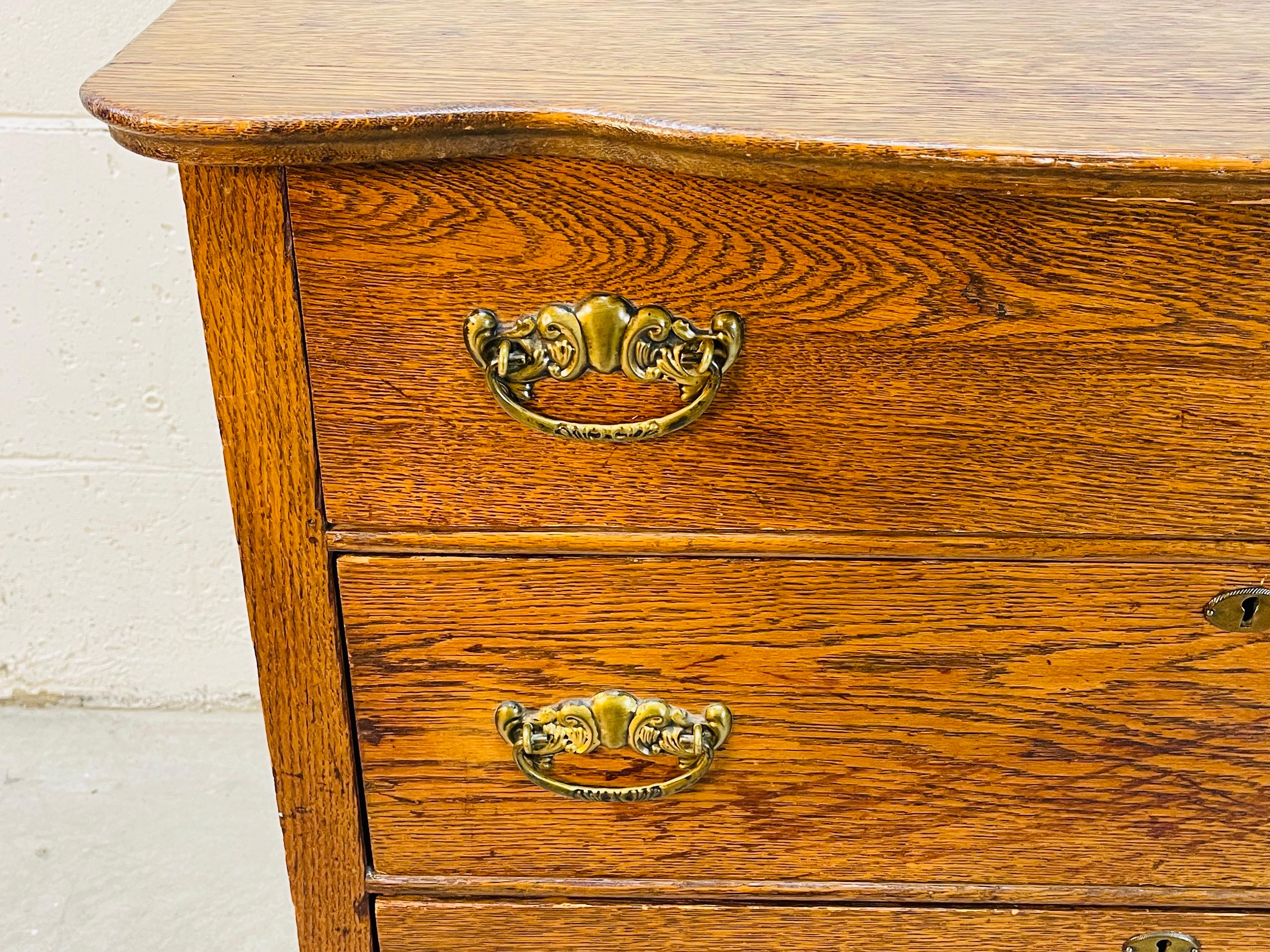 Commode en bois de chêne rustique Bon état - En vente à Amherst, NH