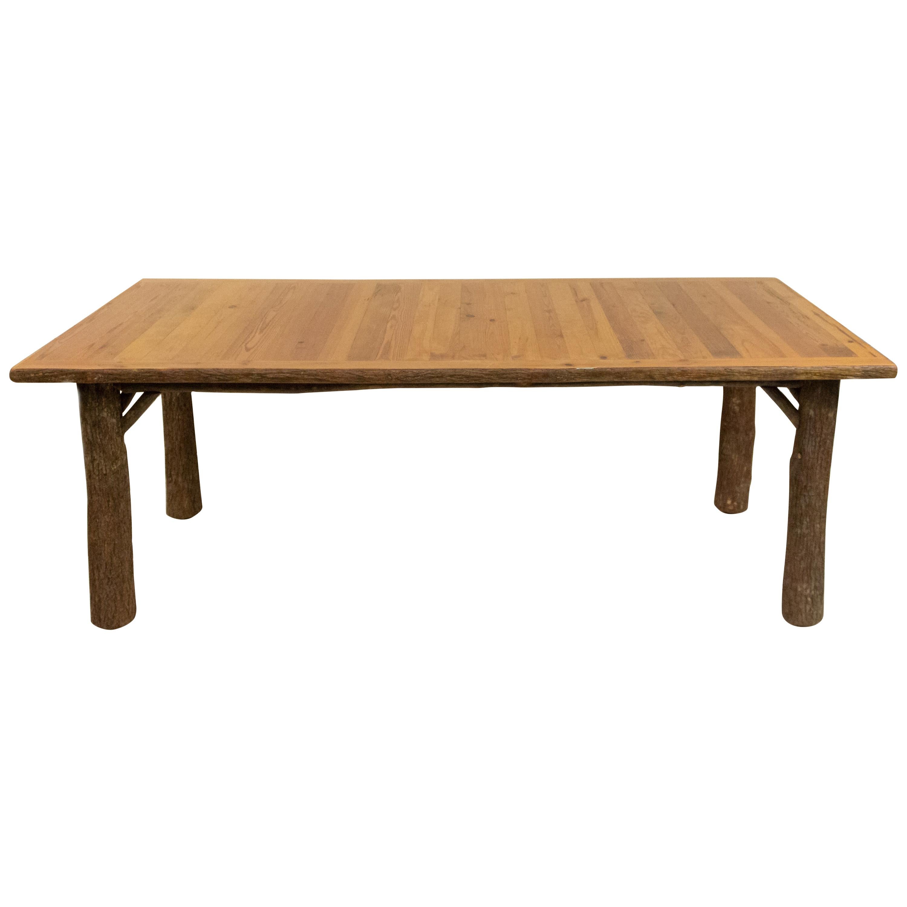 Table de salle à manger rustique en vieil hickory avec pieds en écorce