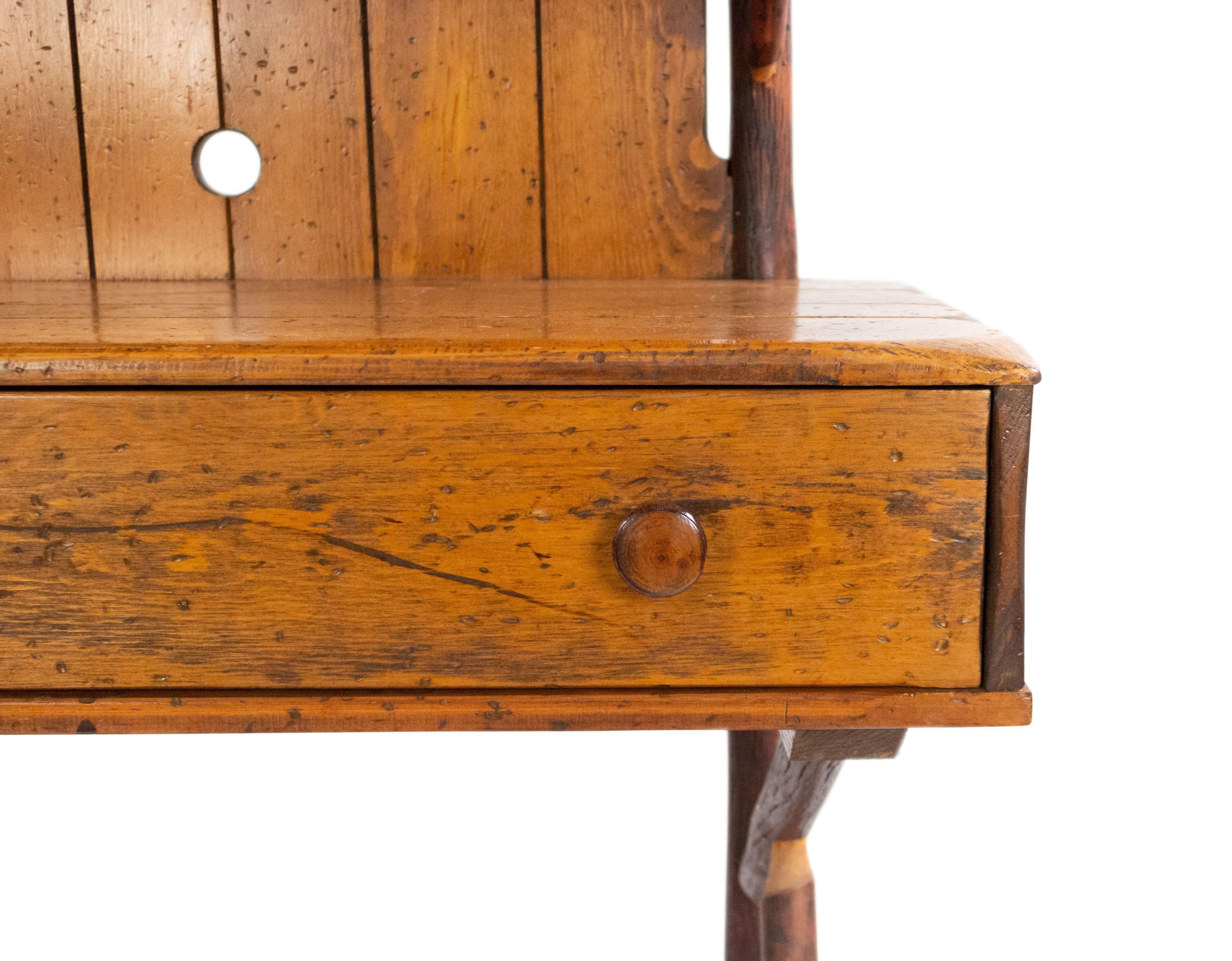 Rustikale alte Hickory-Hutch im Angebot 5