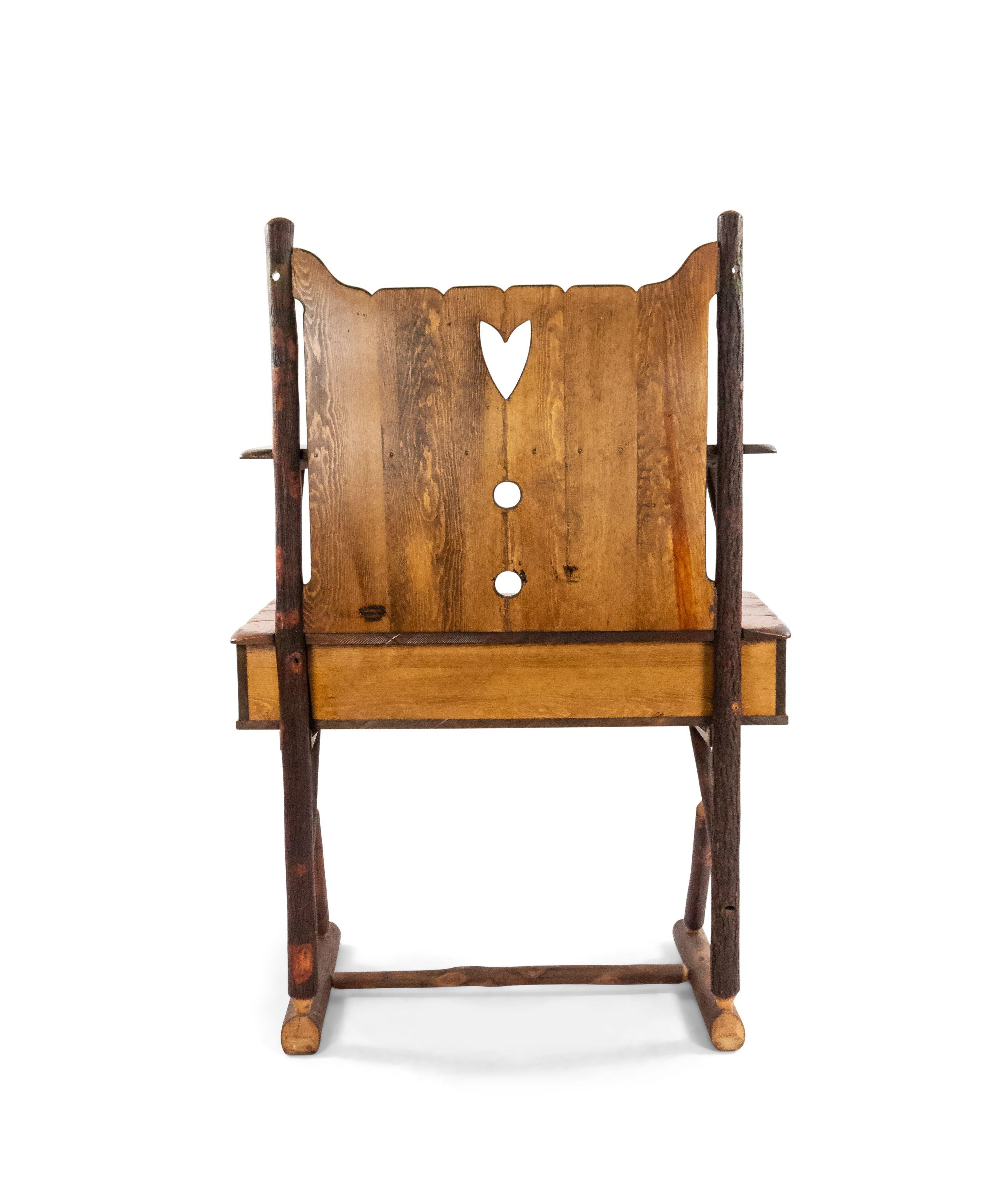 Rustikale alte Hickory-Hutch im Zustand „Gut“ im Angebot in Queens, NY