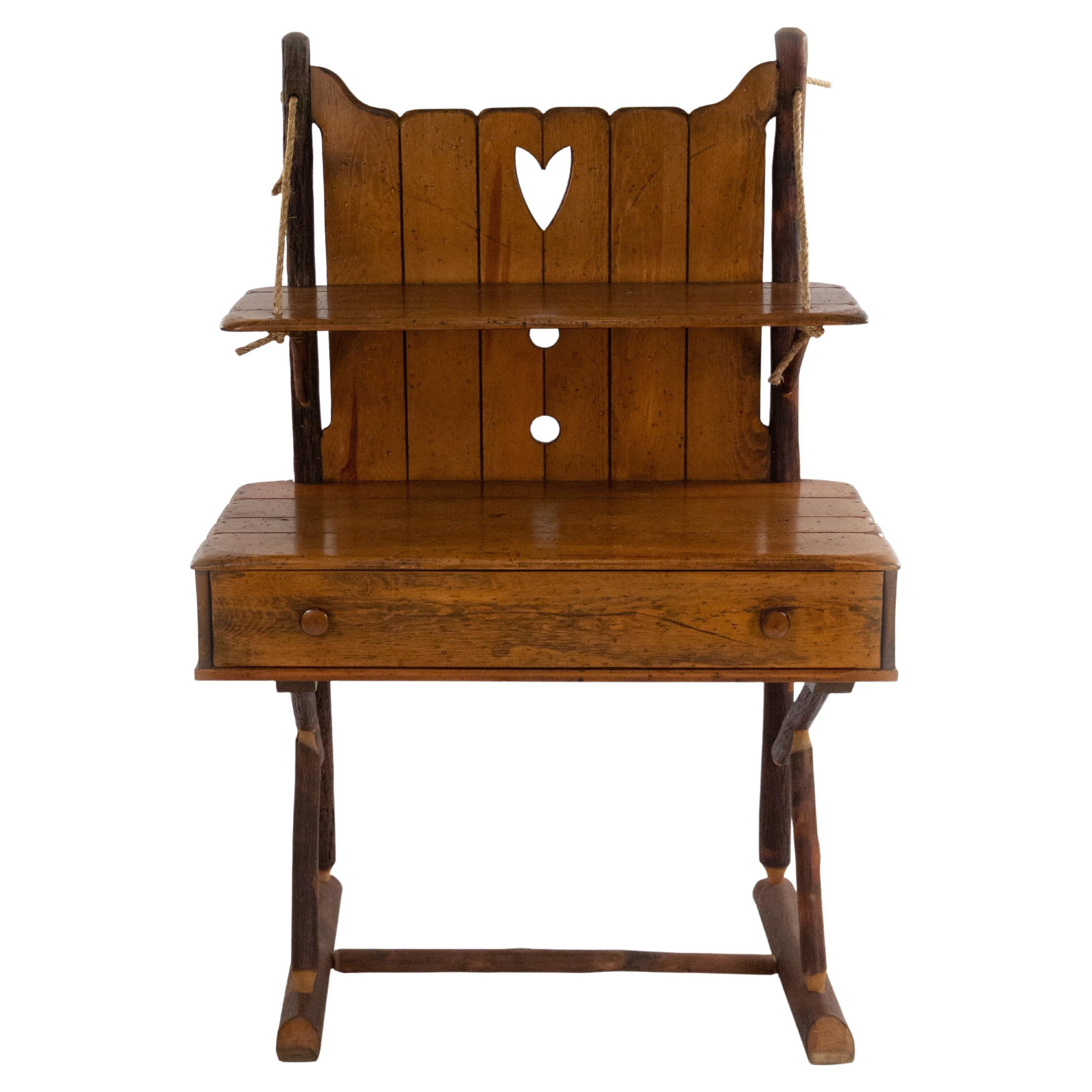 Rustikale alte Hickory-Hutch