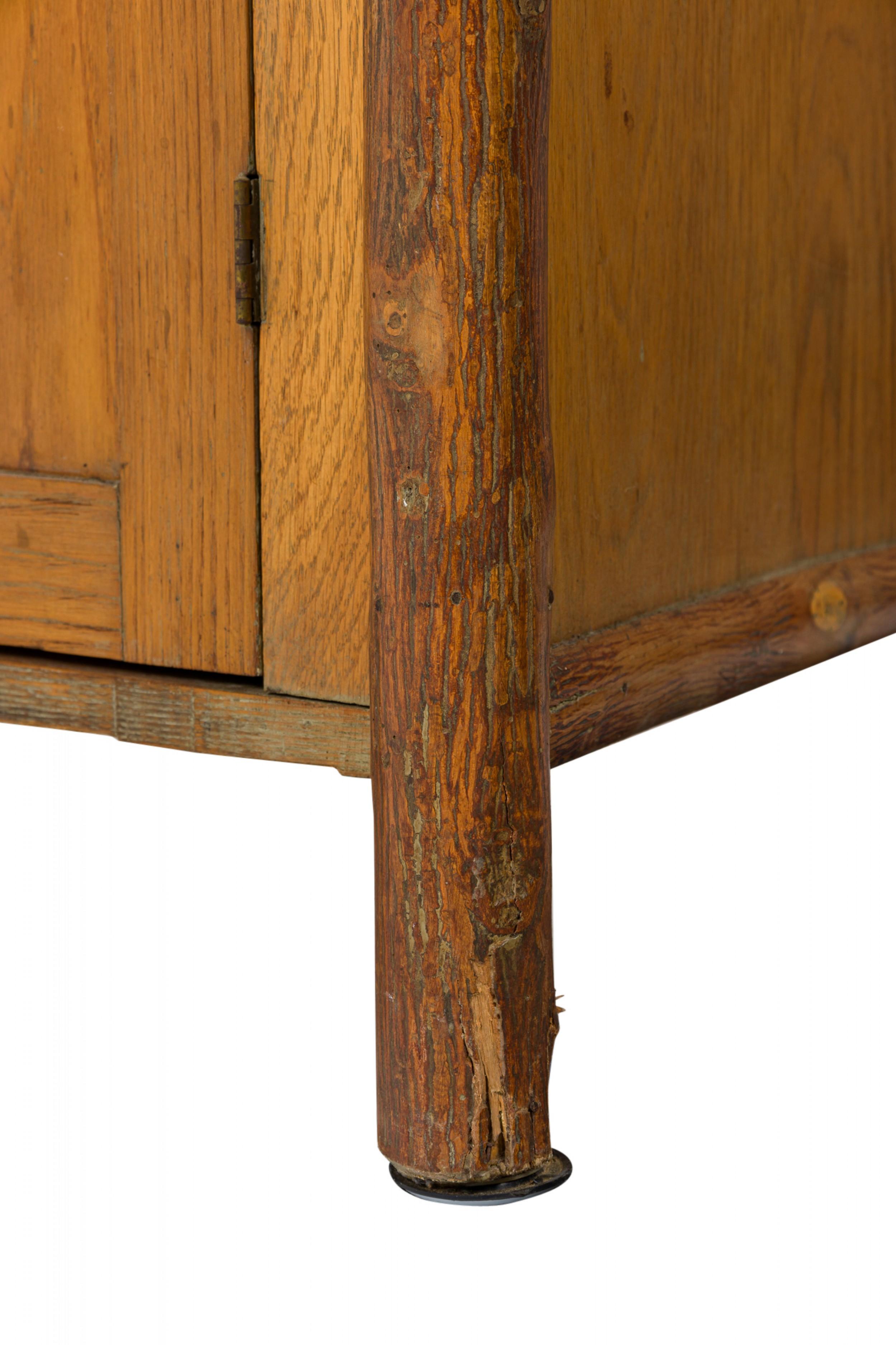 Chêne Huche de cuisine rustique en bois de pacanier ancien en deux parties en vente