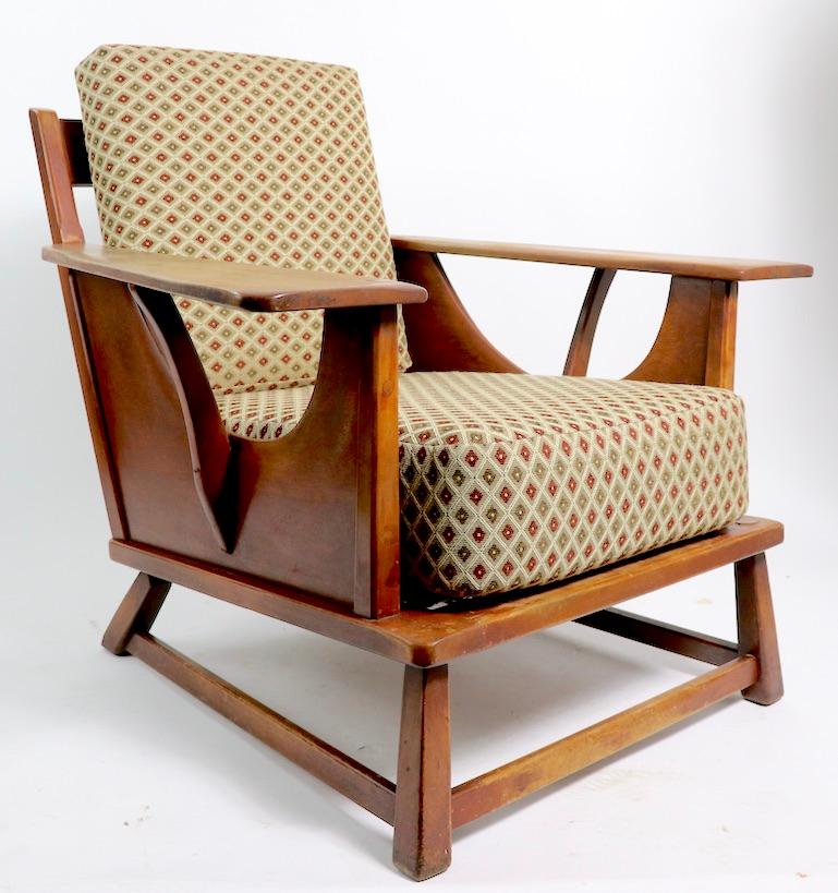 Dramatic and stylish lounge chair having a solid maple frame with exaggerated paddle arms, newly reupholstered, and ready to use. Manufacture attributed to Cushman, design attributed to DeVries, unsigned.
Measures: Total H 34 x arm H 23 x seat H 17