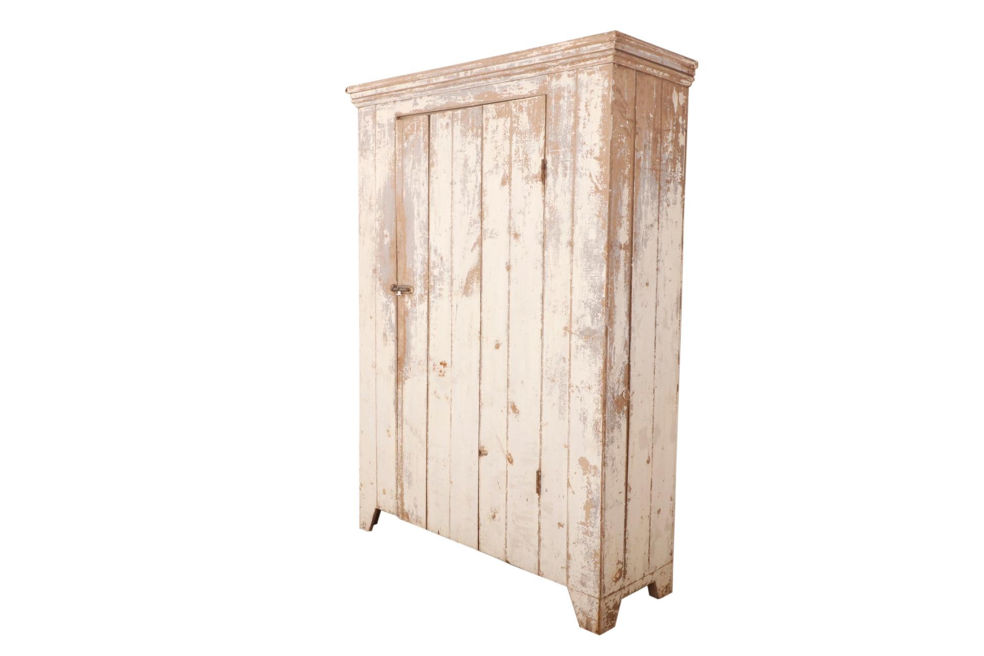 Beautifully washed and worn painted finish. Large size and exceptional storage capacity.