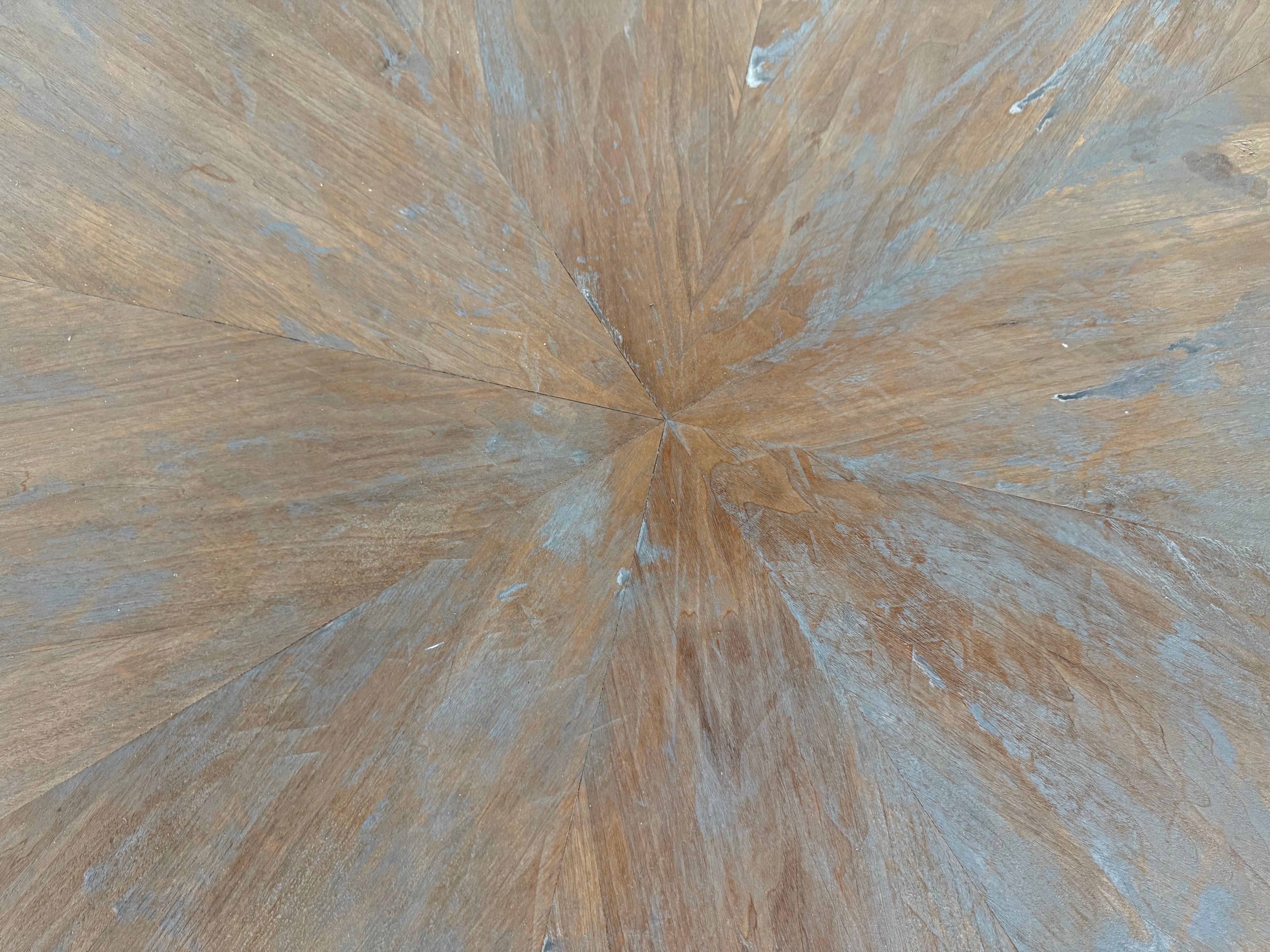 Table de salle à manger rustique peinte Abîmé - En vente à Los Angeles, CA