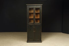 Armoire en pin peint de style rustique