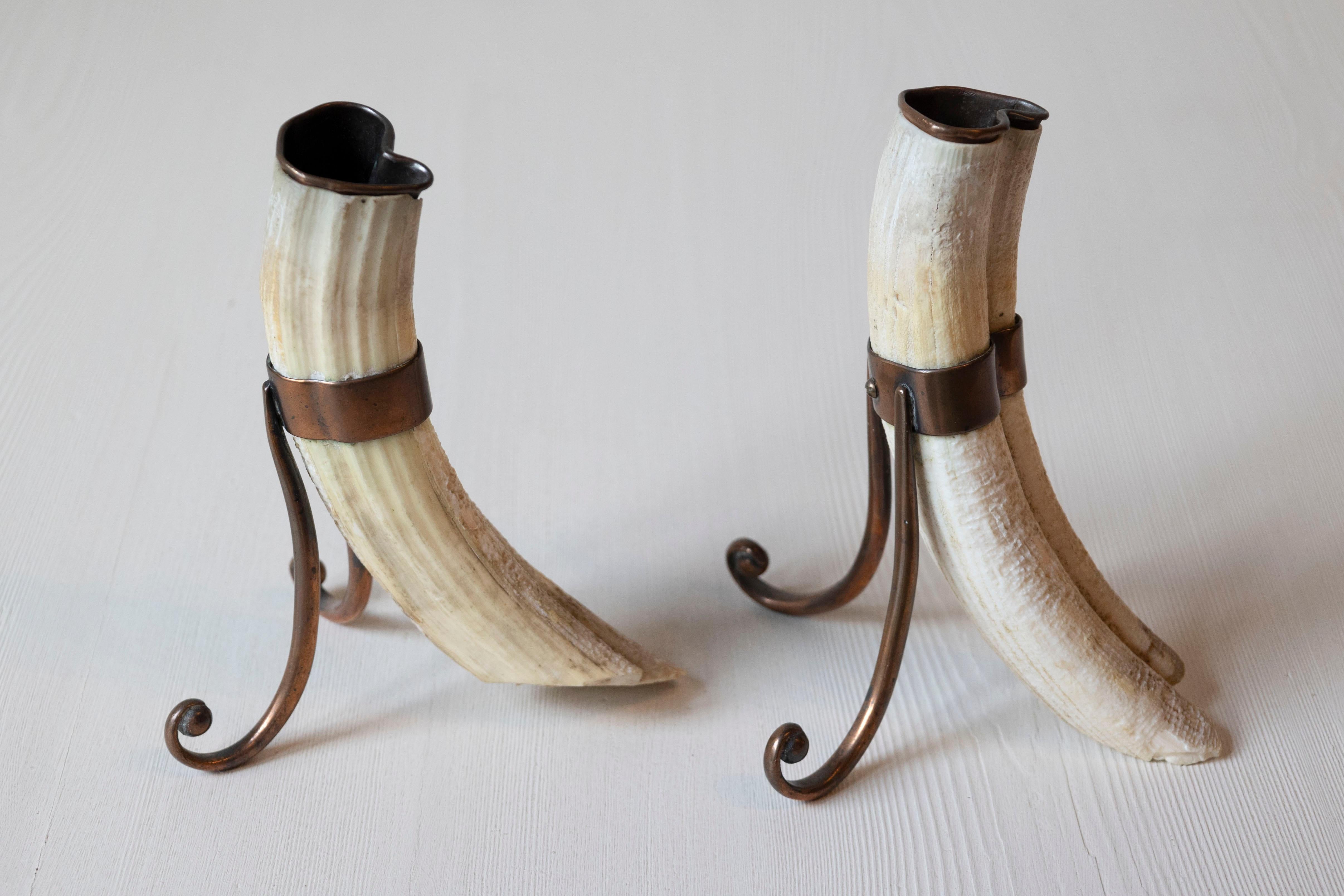 Rustic Pair of 19th Century Game Animal Horns Mounted on Scrolling Metal Stands In condizioni buone in vendita a Atlanta, GA