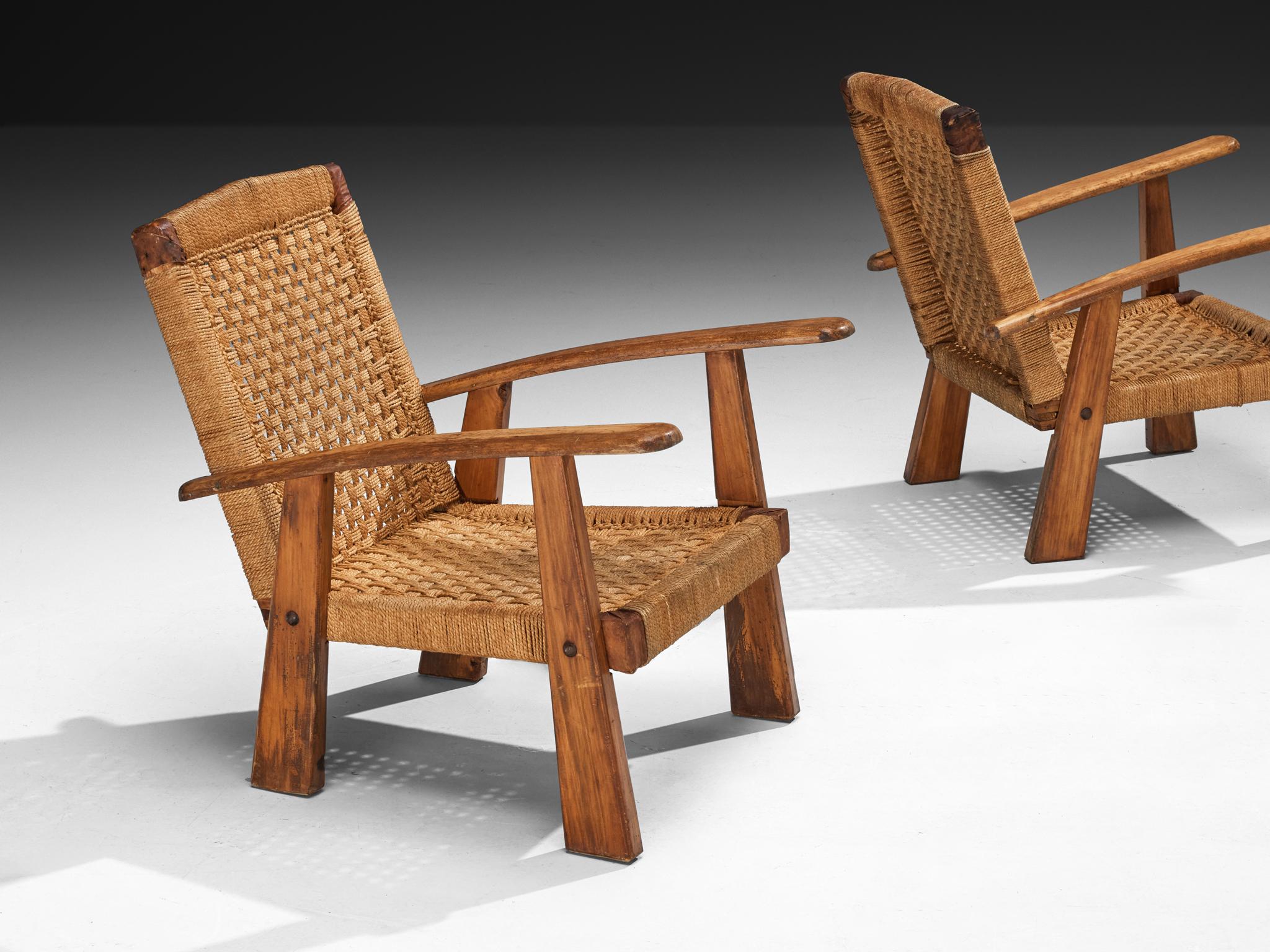 Mid-Century moderno Coppia rustica di sedie da salotto francesi in giunco e Wood in vendita