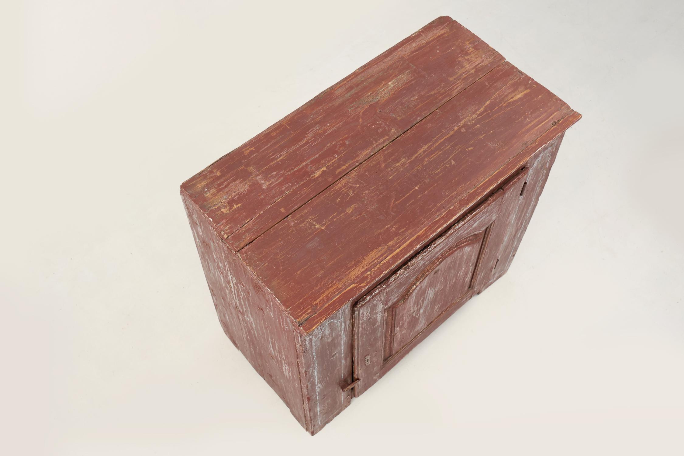 Rustic Parisian cabinet in pine wood with old burgundy paint layers, ca. 1820 For Sale 5
