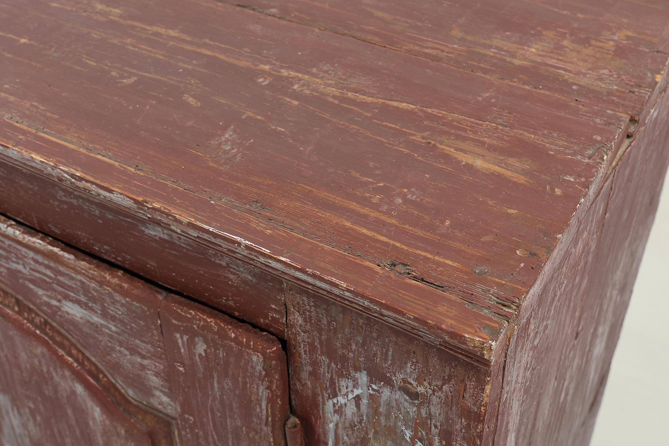Rustic Parisian cabinet in pine wood with old burgundy paint layers, ca. 1820 For Sale 7